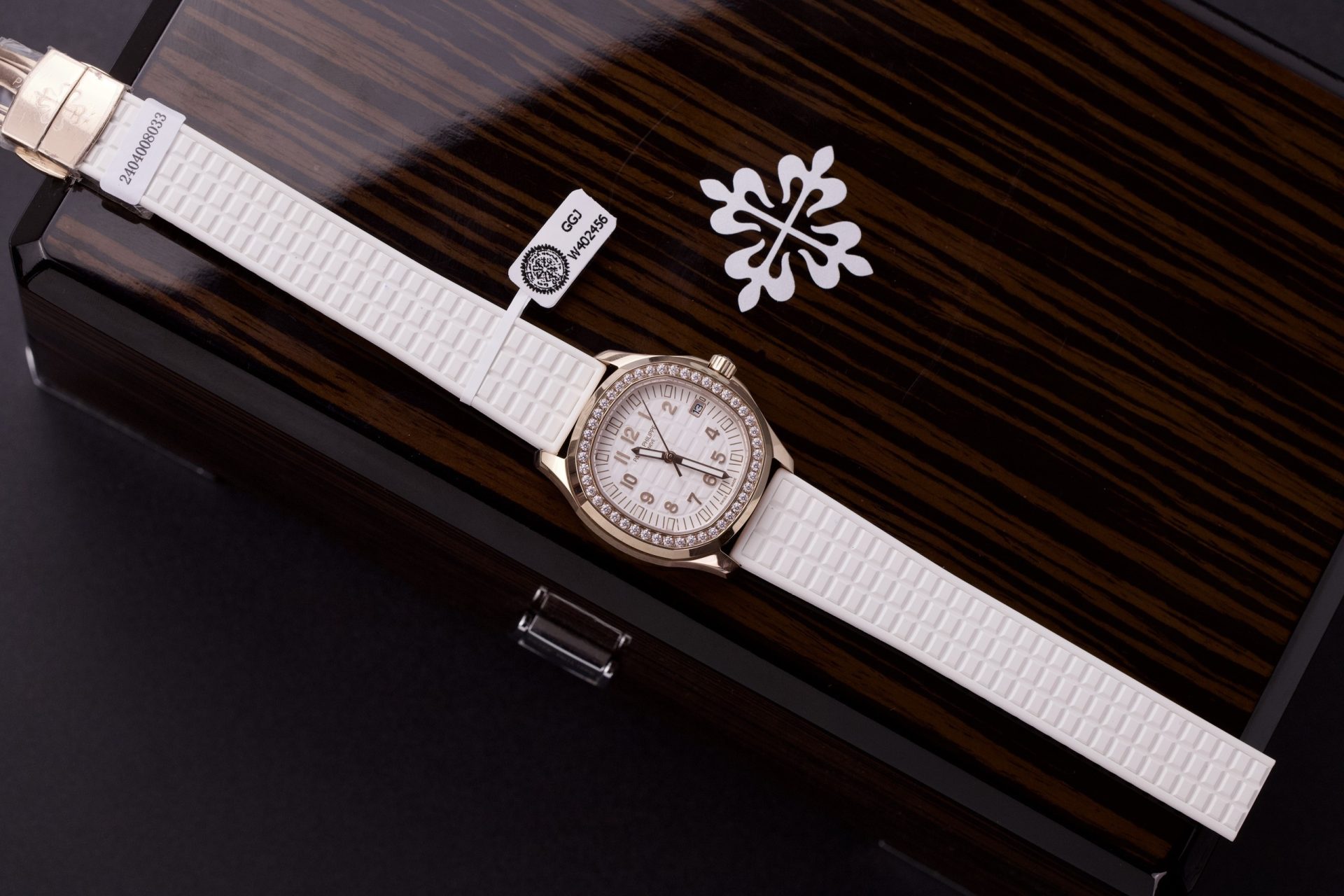 Patek Philippe Rep 11 Watch Women s Aquanaut 5067 Rose Gold Plated Moissanite Diamonds 35.6mm