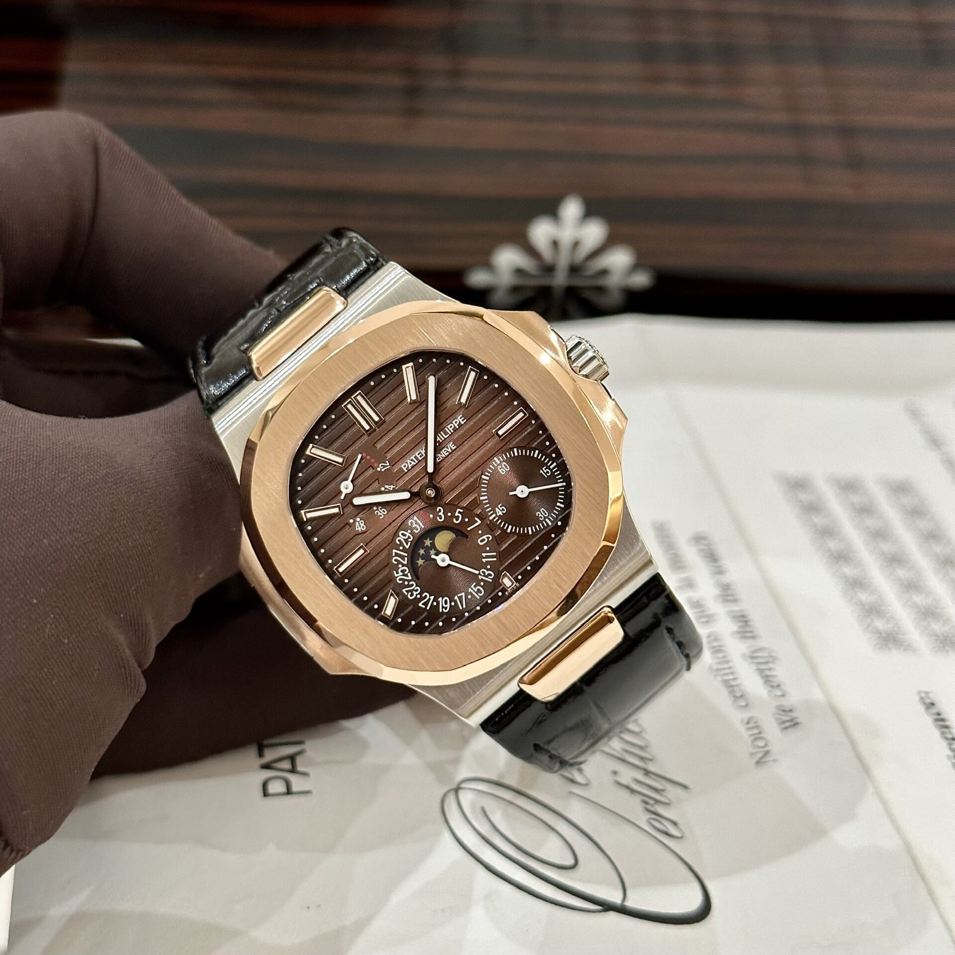 Patek Philippe Replica Watch Nautilus 5712 Demi Rose Gold Chocolate GRF 40mm