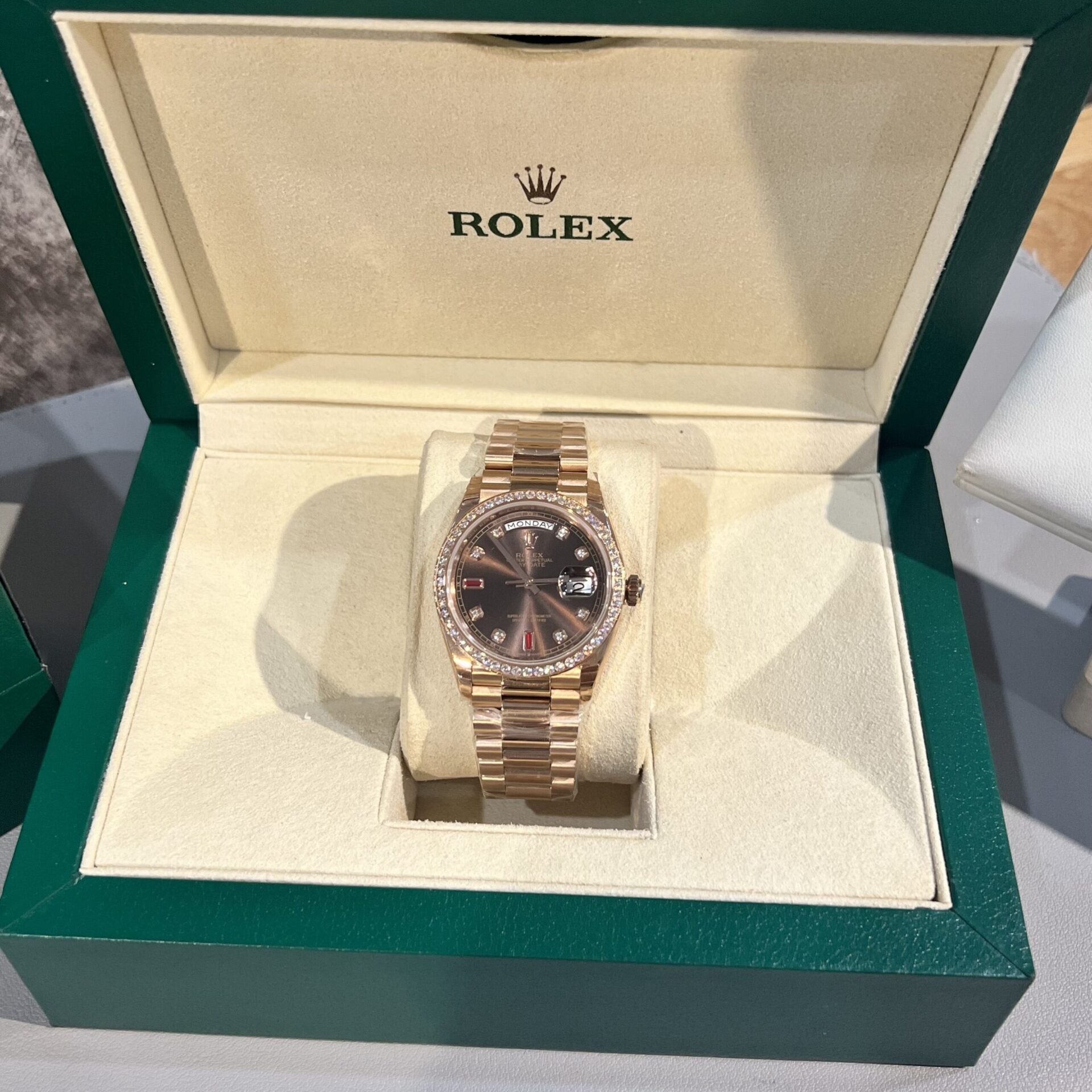 Rolex Replica Watch Day-Date Chocolate Dial With Stone Bezel EW Factory 36/40mm
