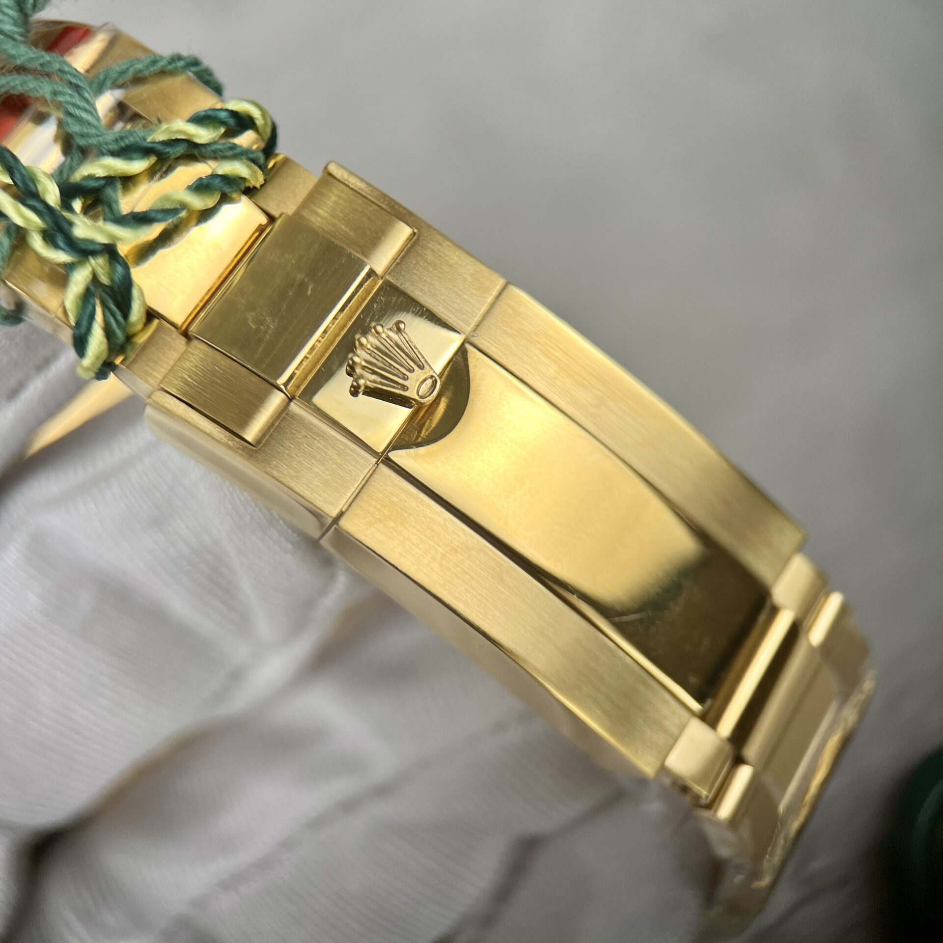 Rolex Replica 1:1 Watch Daytona Rainbow Yellow Gold Plated With Stone 40mm