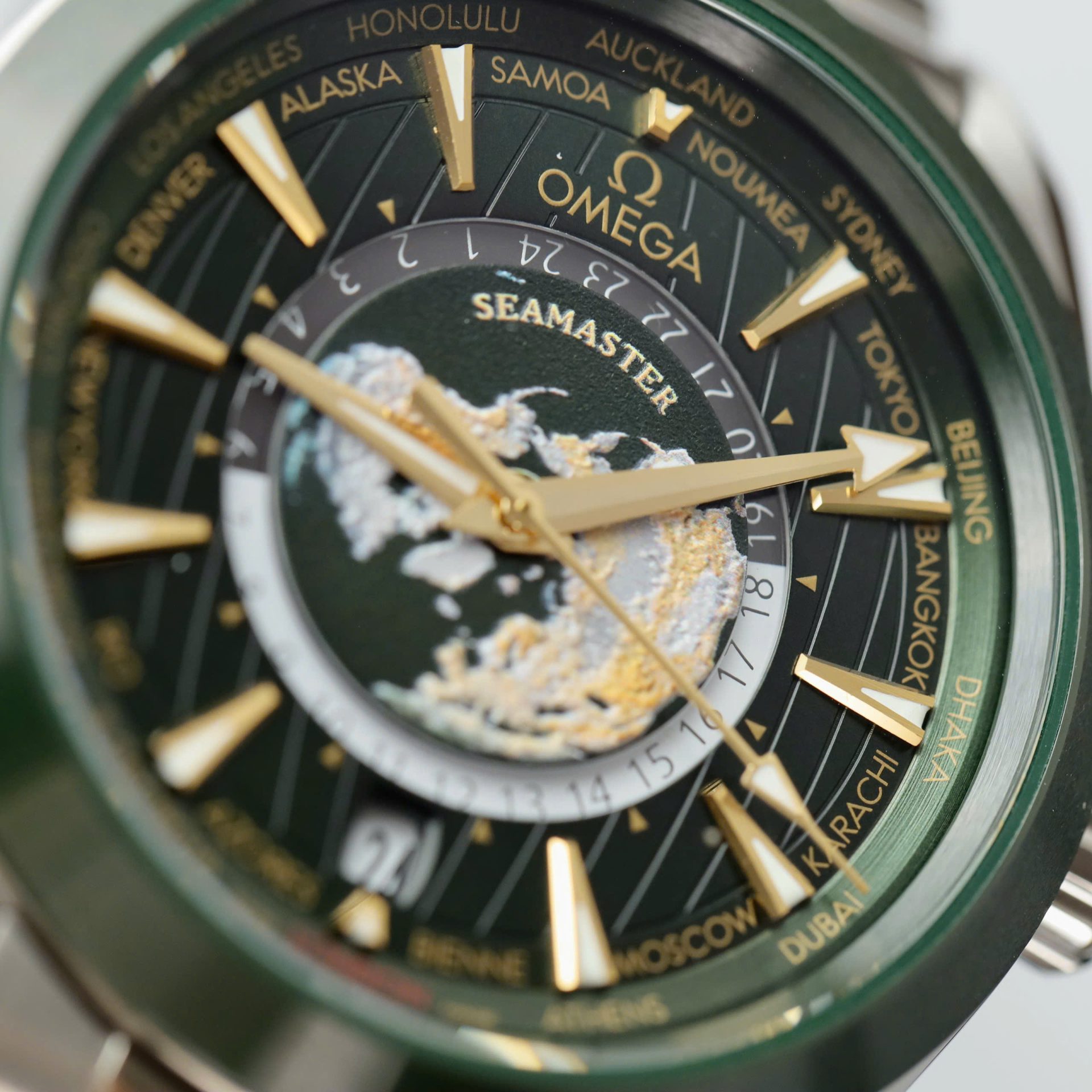 Omega Seamaster Replica Watch Aqua Terra Worldtimer Green Dial 43mm