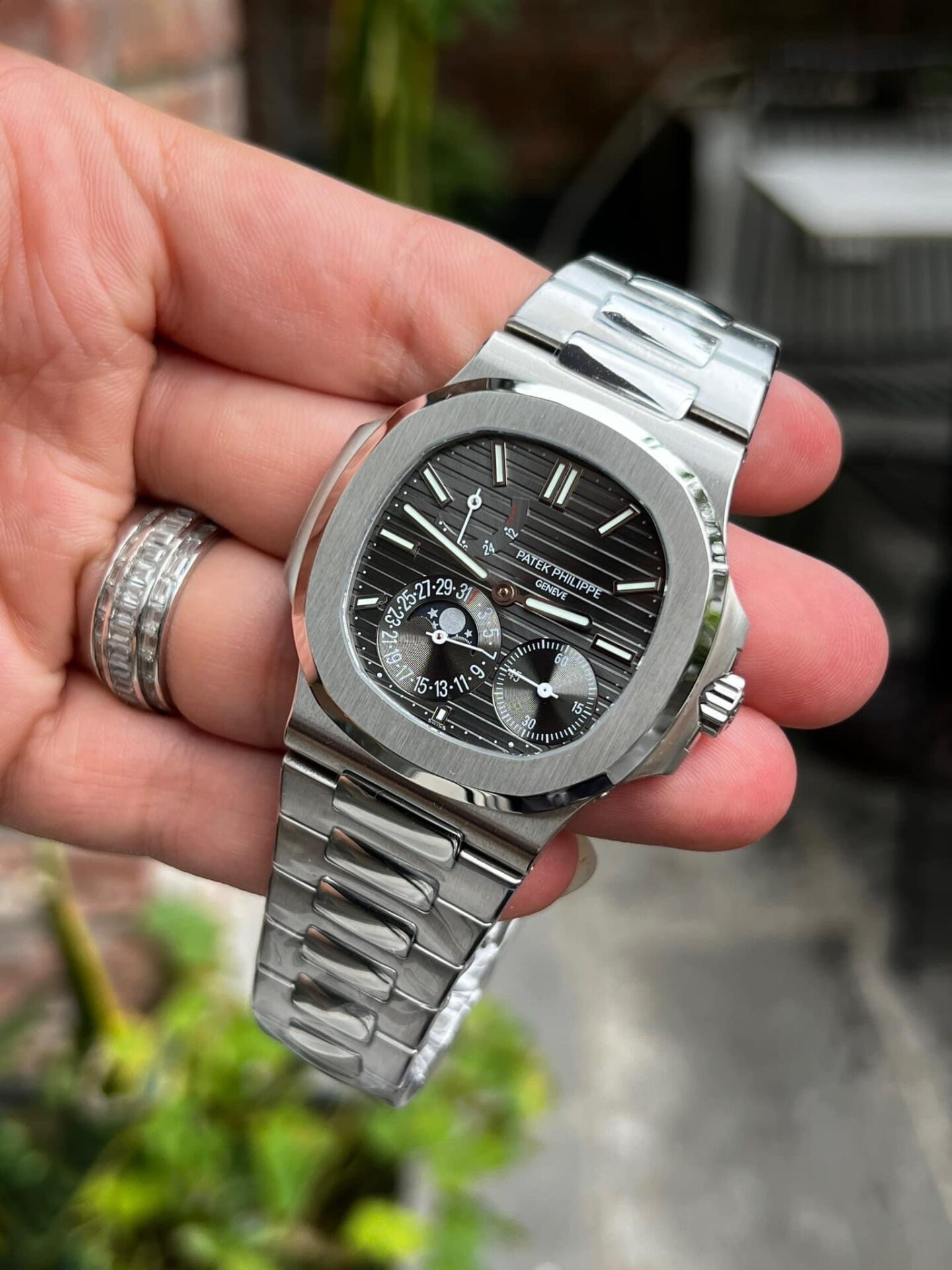 Patek Philippe Replica Watch Nautilus 5712 Metal Strap Gray Dial Factory GR 40mm