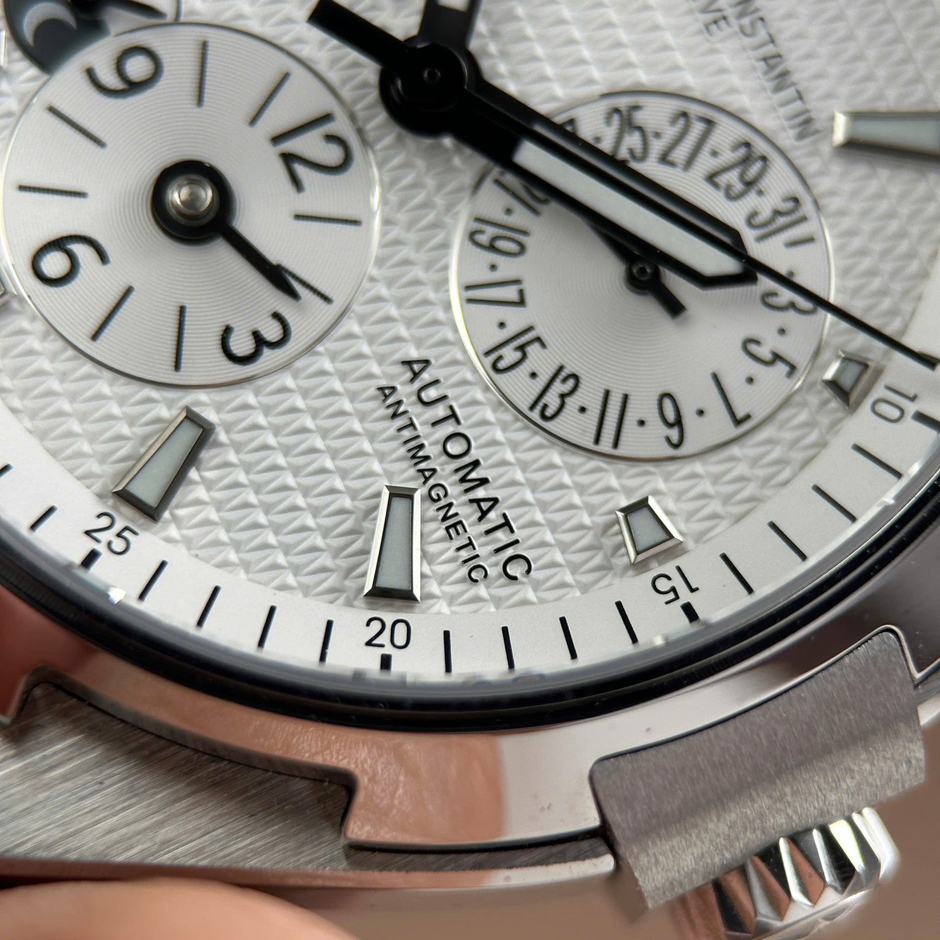 Vacheron Constantin Luxury Imitation Watches Overseas Dual Time 47450 White Dial Metal Wire 9F Factory 42mm