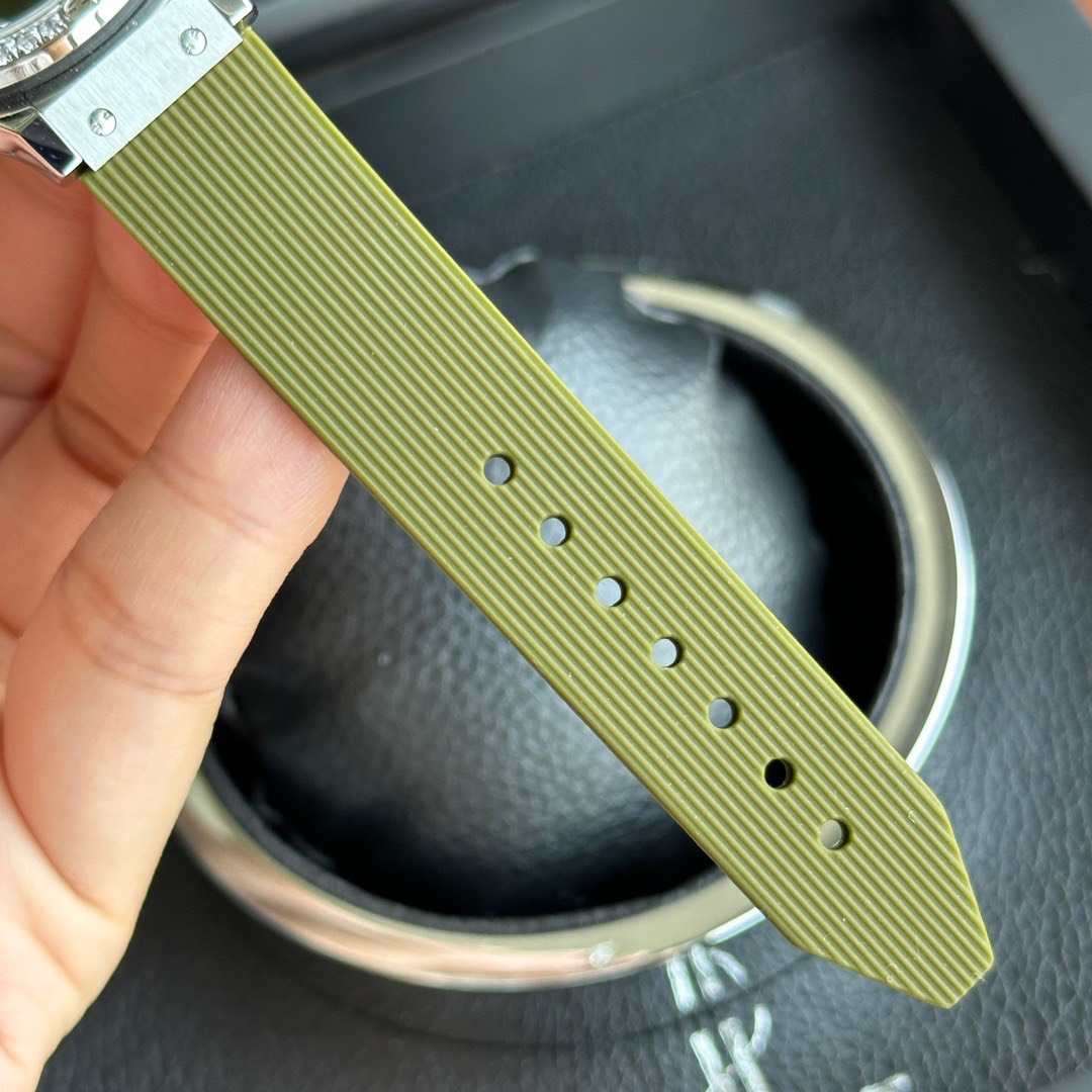 Hublot Replica 1:1 Watch Classic Fusion Women s Green With Diamond 33mm