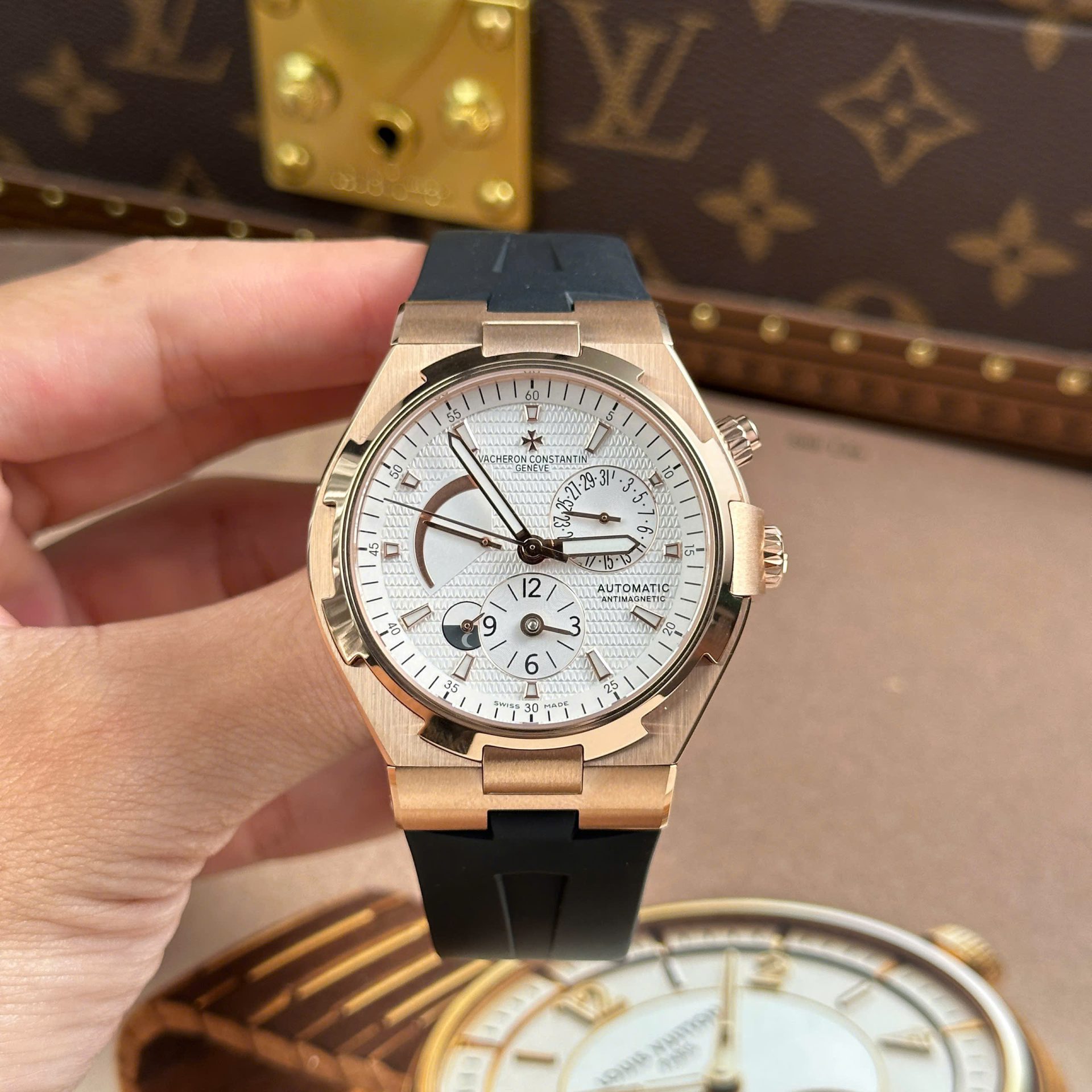 Vacheron Constantin Replica Watches Overseas Dual Time Rose Gold 47450 White Dial 9F Factory 42mm