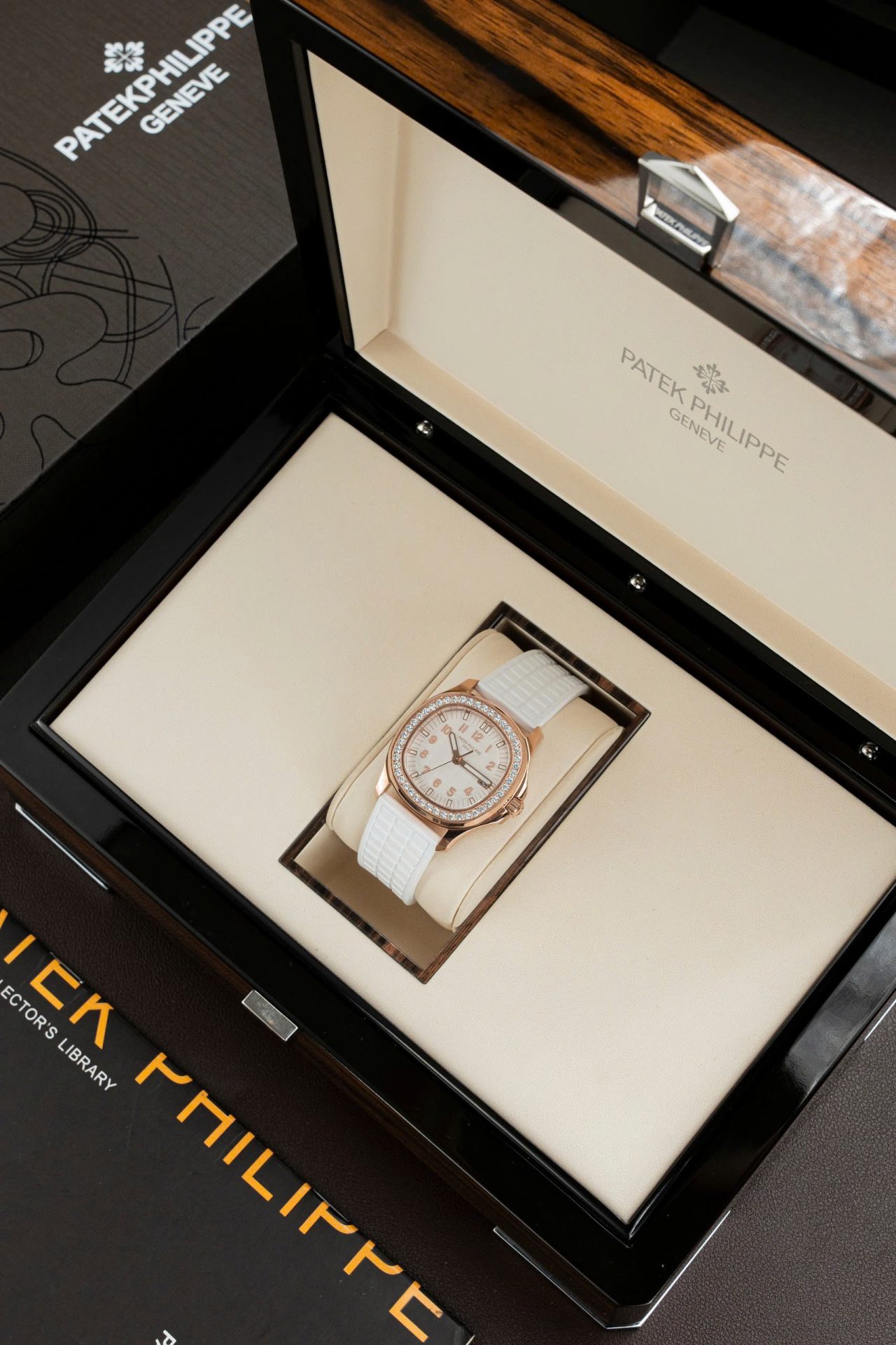 Patek Philippe Aquanaut 5067 Đính Đá Nữ Replica Cao Cấp Nhà Máy PPF 35.6mm