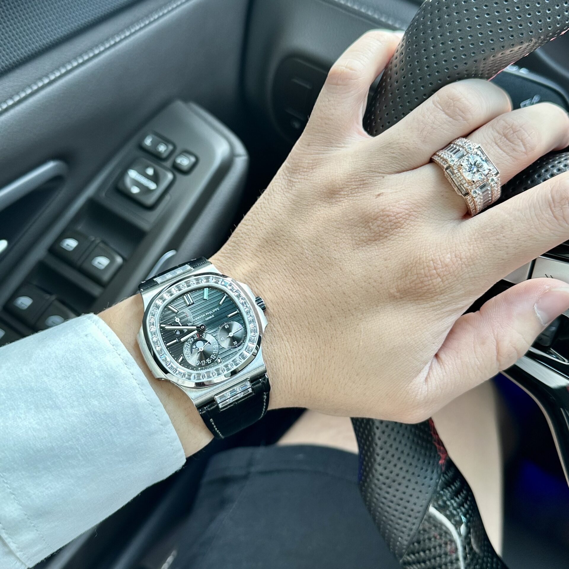 Patek Philippe Nautilus 5724G Replica Watch Grey Dial With Stone Bezel 40mm