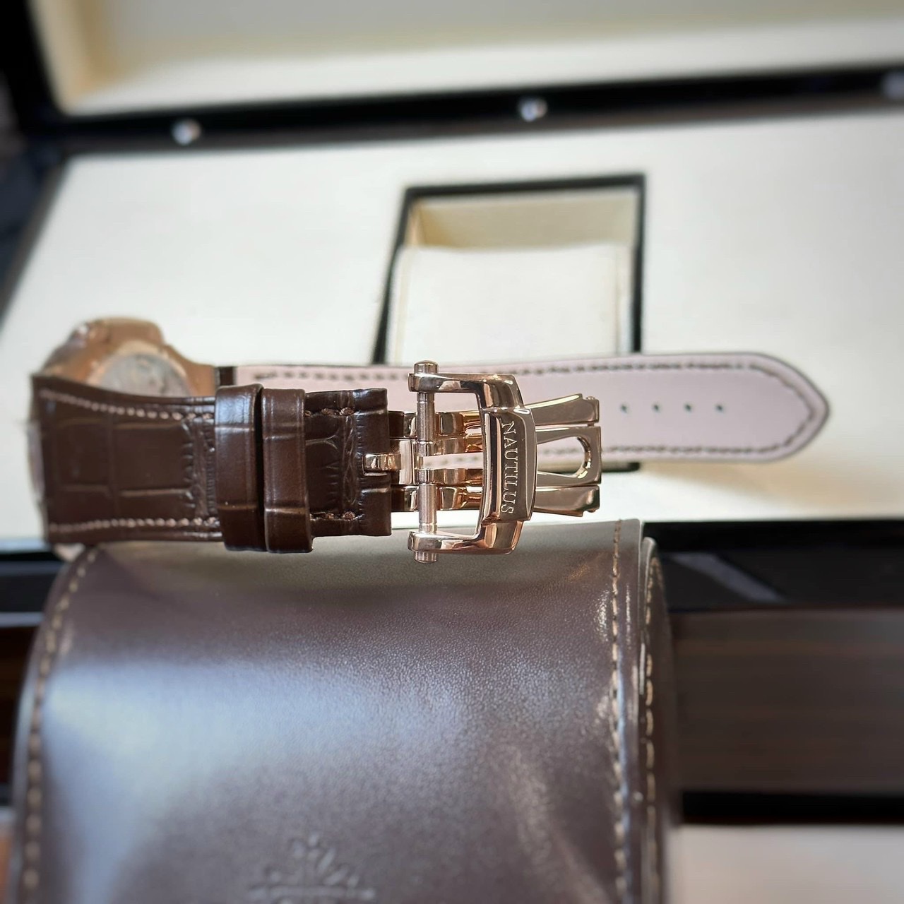 Patek Philippe Replica 1:1 Watch Nautilus 5712 Chocolate Dial Leather Strap GR Factory 40mm