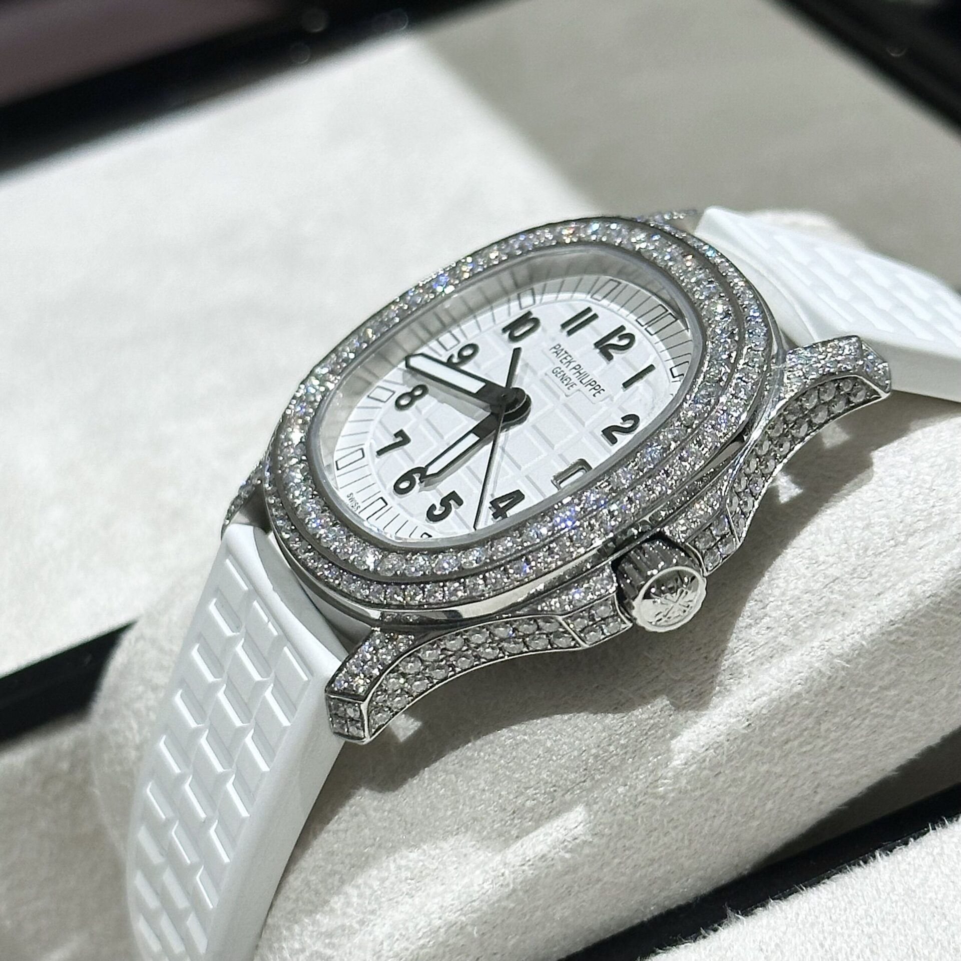 Patek Philippe Replica 11 Watch Aquanaut 5069G With Moissanite Diamond 35.6mm