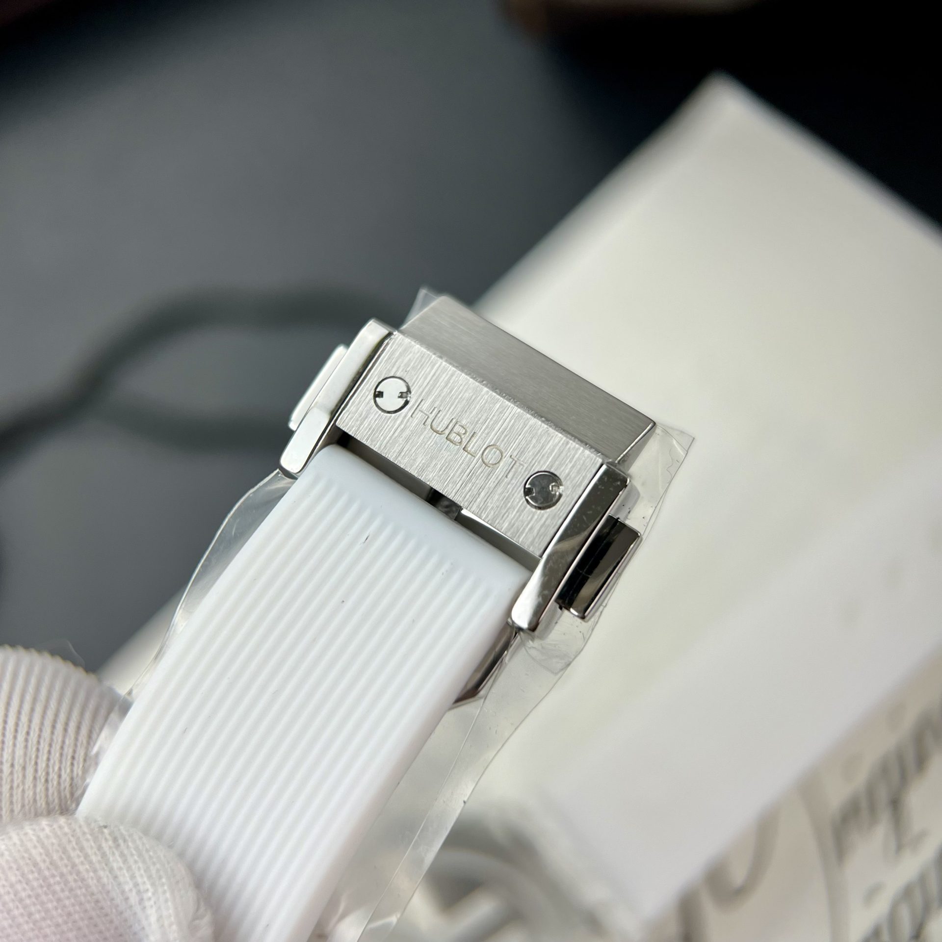 Hublot Replica Watch Women s White Rubber Strap With Moissanite Diamonds 33mm