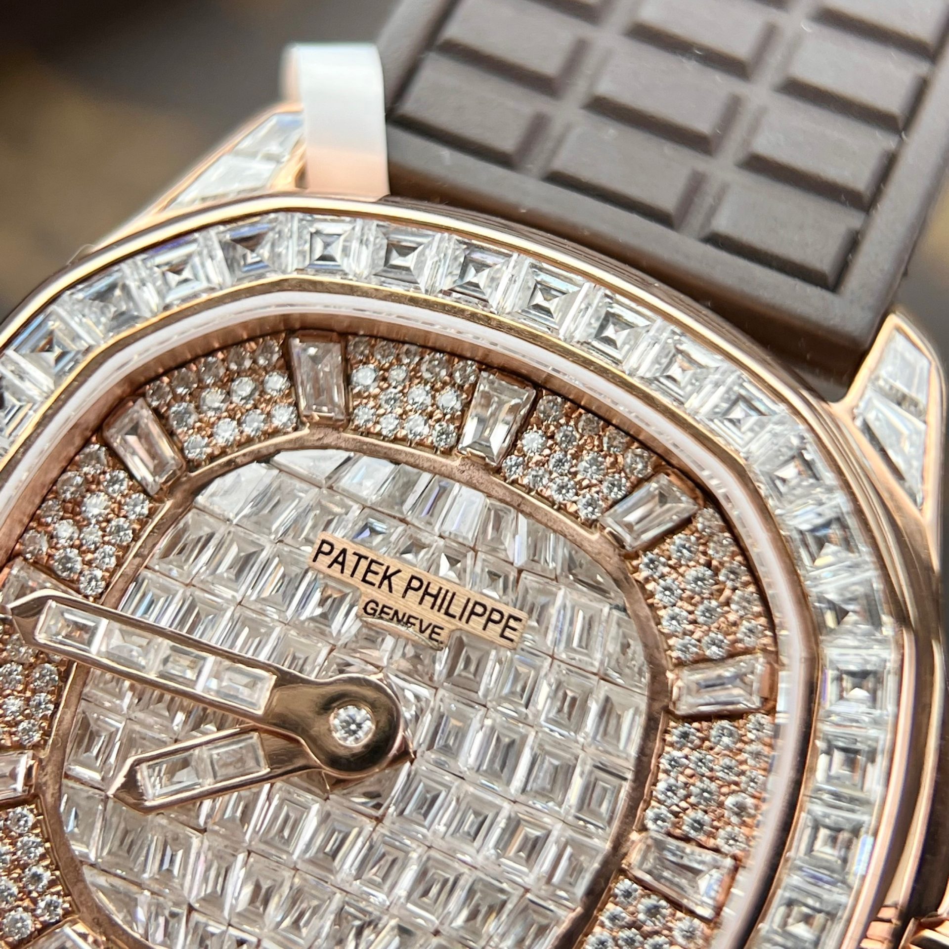 Patek Philippe Replica 1:1 Watch Aquanaut 5062 Gold Wrapped Moissanite Diamond 35.6mm