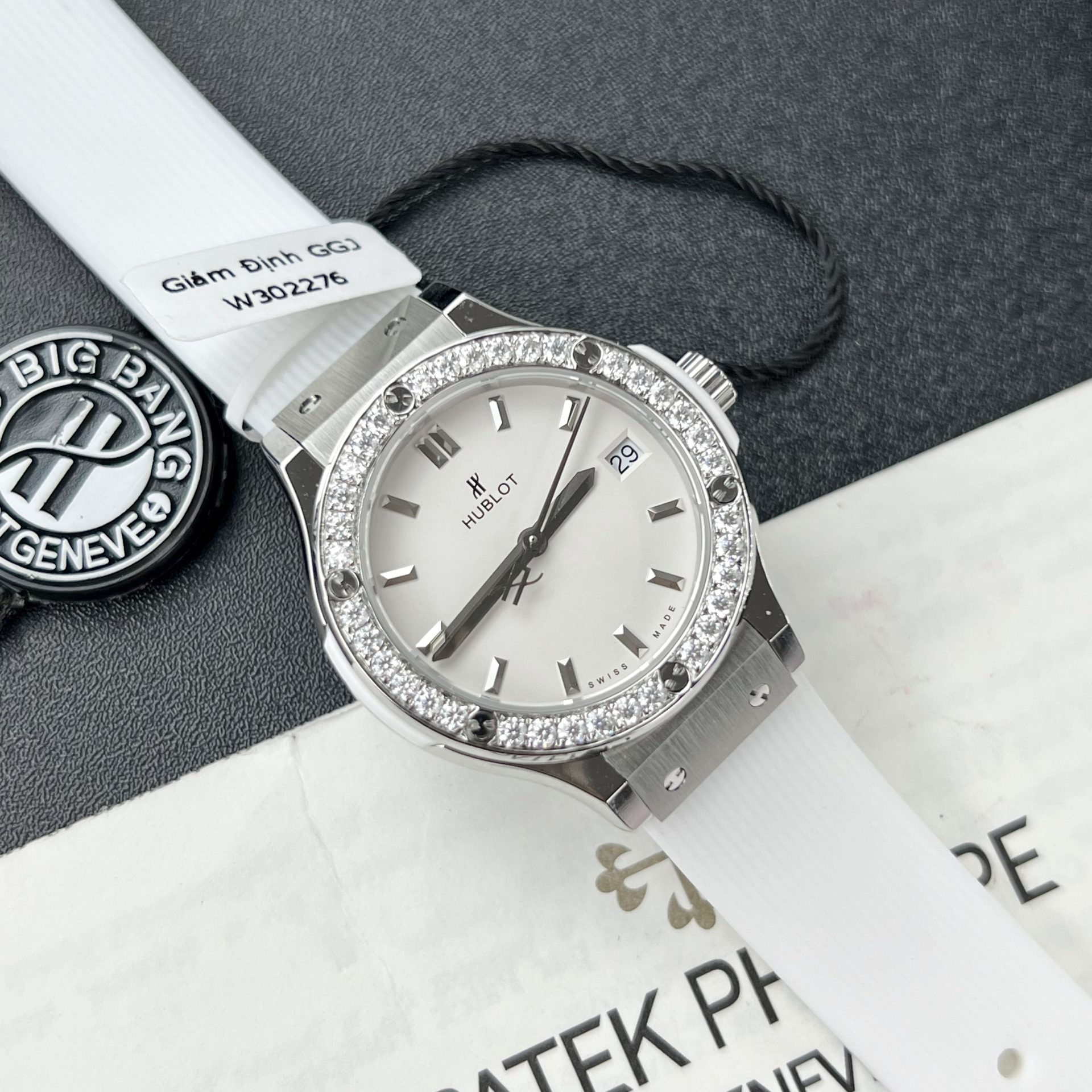 Hublot Replica Watch Women s White Rubber Strap With Moissanite Diamonds 33mm