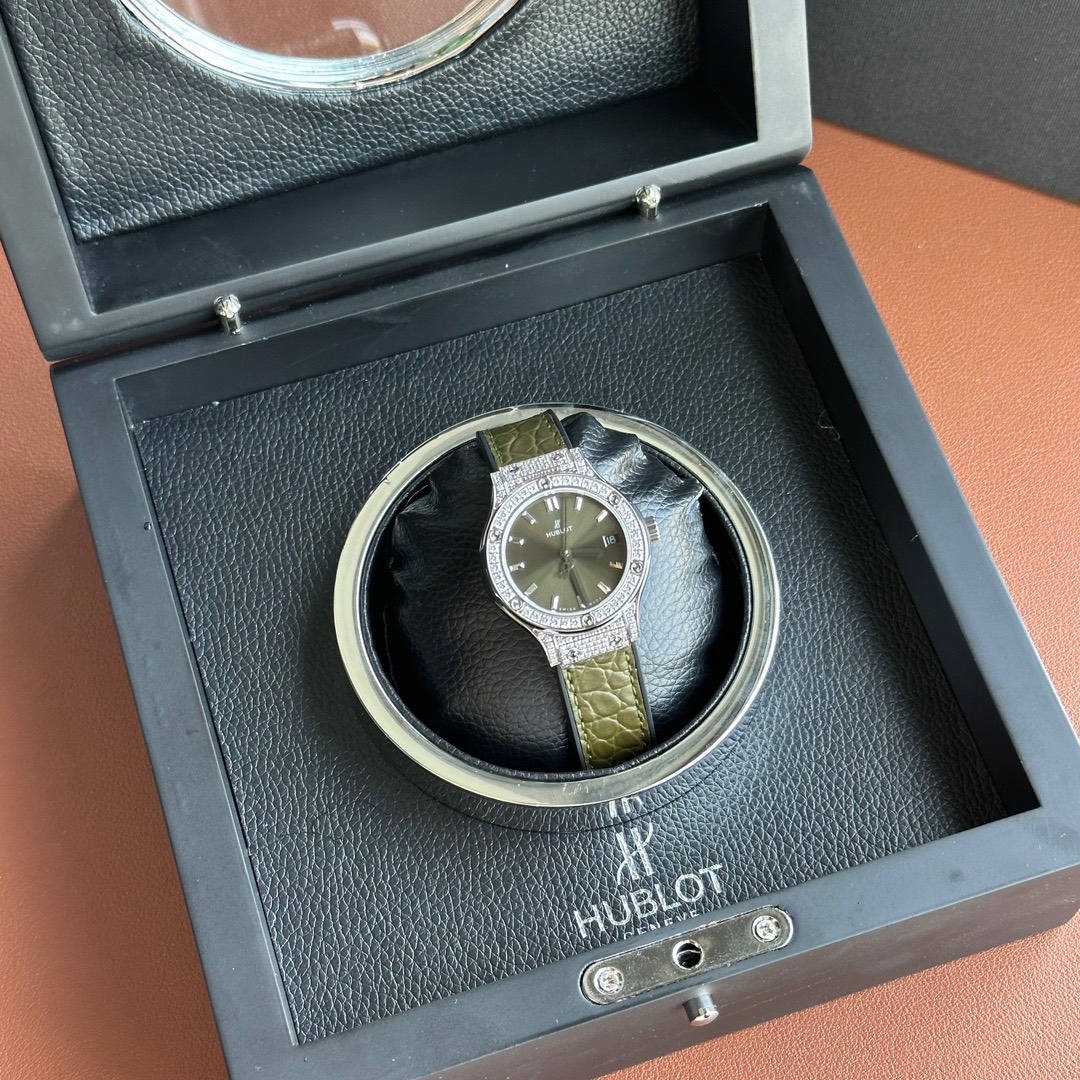 Hublot Replica 1:1 Watch Classic Fusion With Full Diamonds Women s Green 33mm