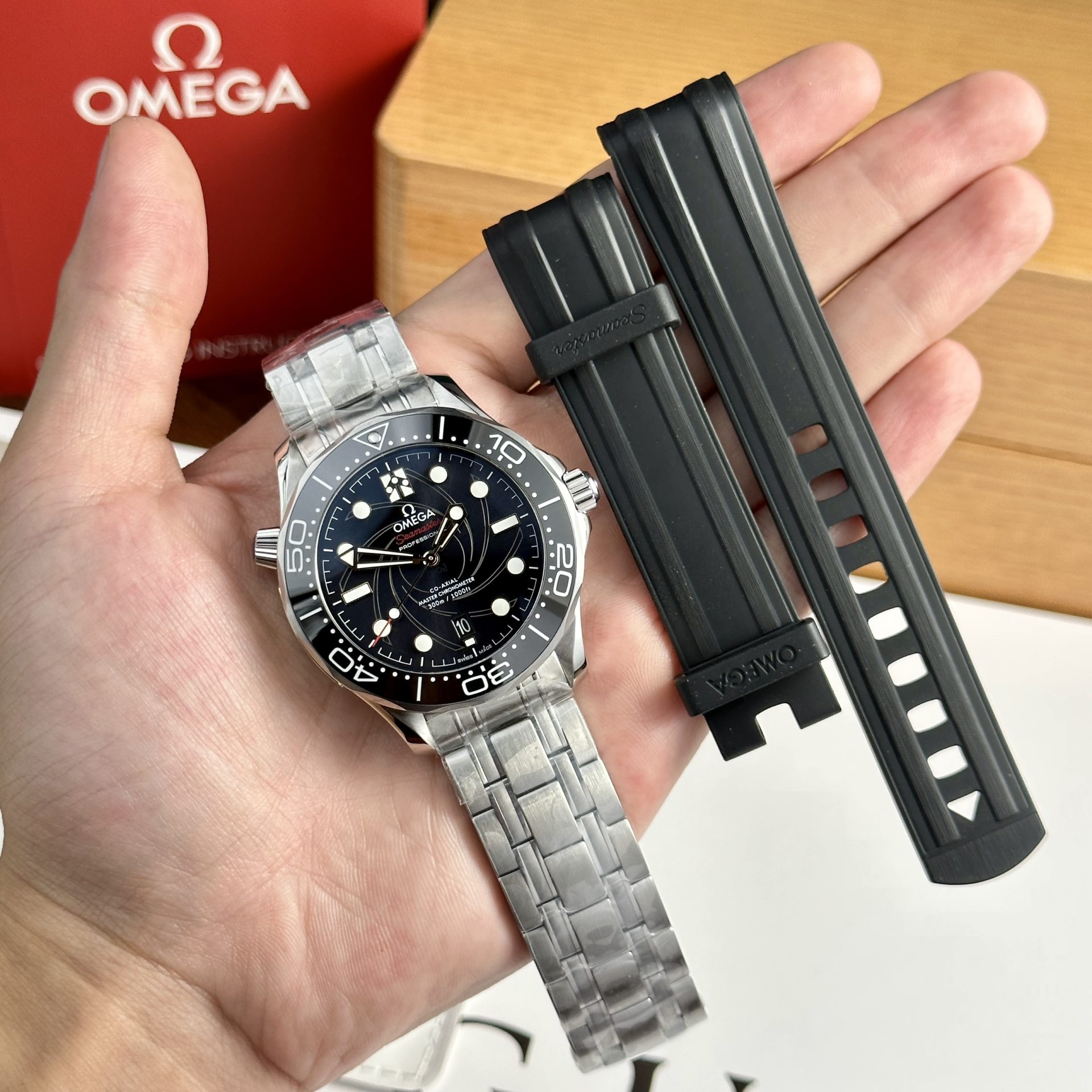 Omega Replica 1:1 Watch Seamaster James Bond 007  VS Factory 42mm