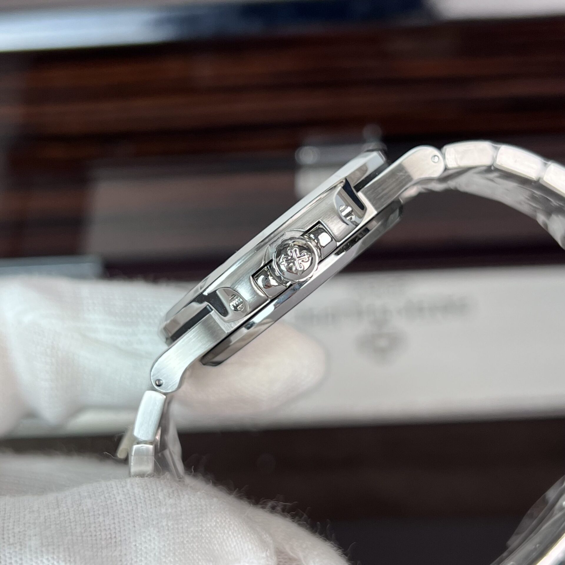 Patek Philippe Nautilus 5723 Replica 1:1 Watch Gray Dial Blue Diamond 40mm