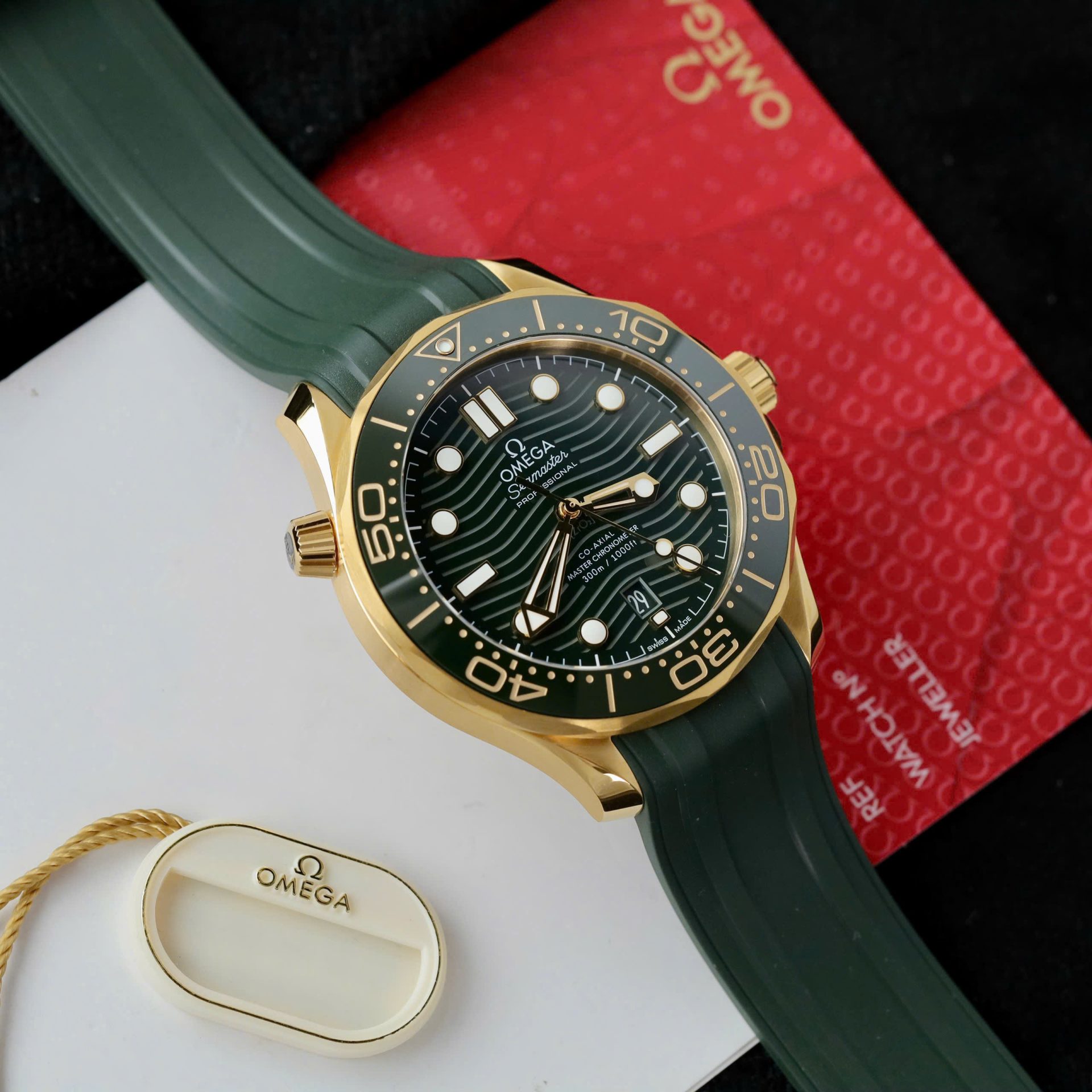 Omega Seamaster Diver 300M Replica Watches Green Dial Rubber Strap VS Factory 42mm