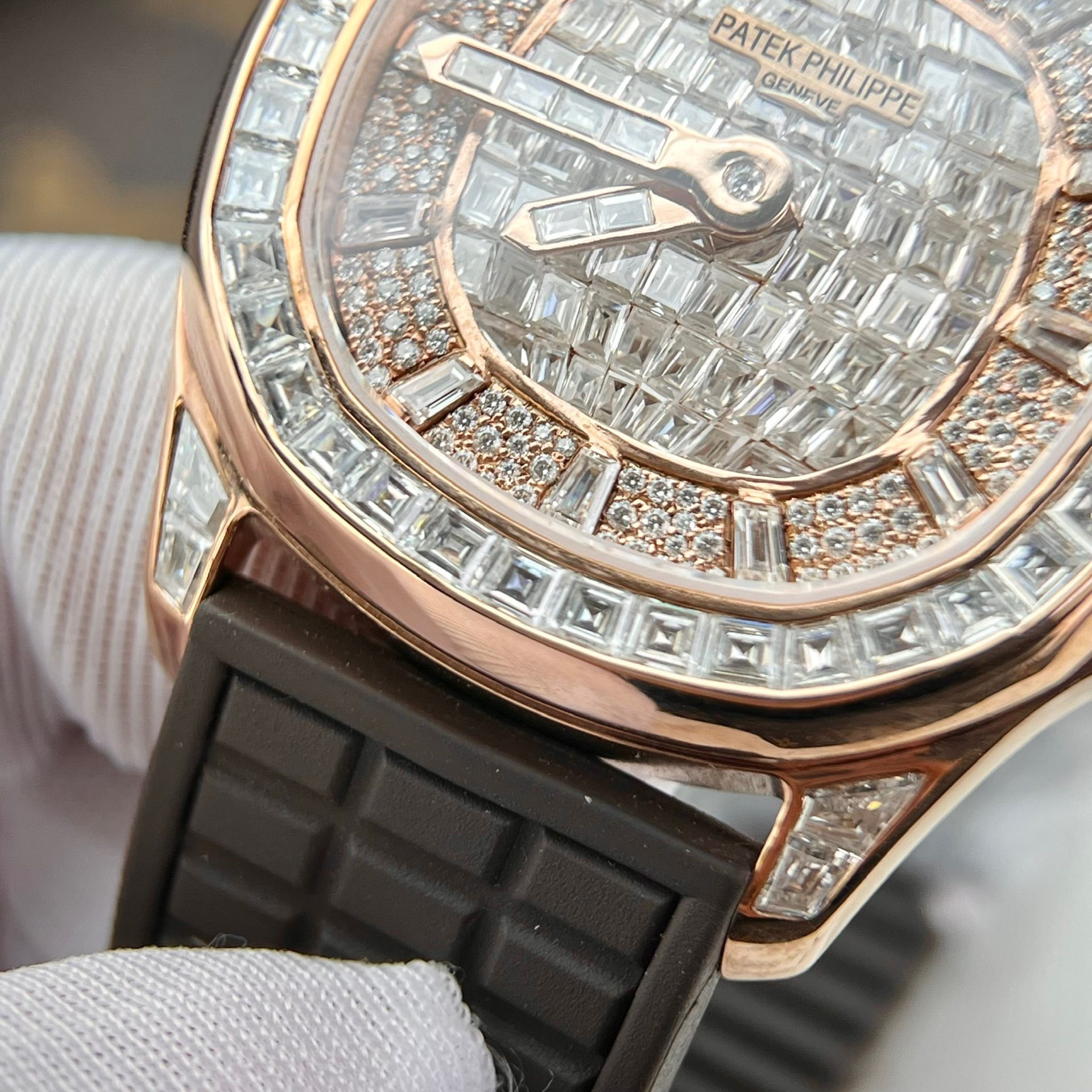 Patek Philippe Replica 1:1 Watch Aquanaut 5062 Gold Wrapped Moissanite Diamond 35.6mm