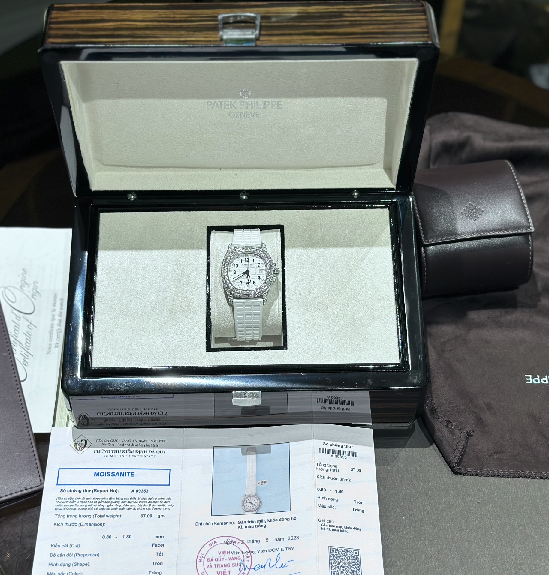Patek Philippe Replica 11 Watch Aquanaut 5069G With Moissanite Diamond 35.6mm