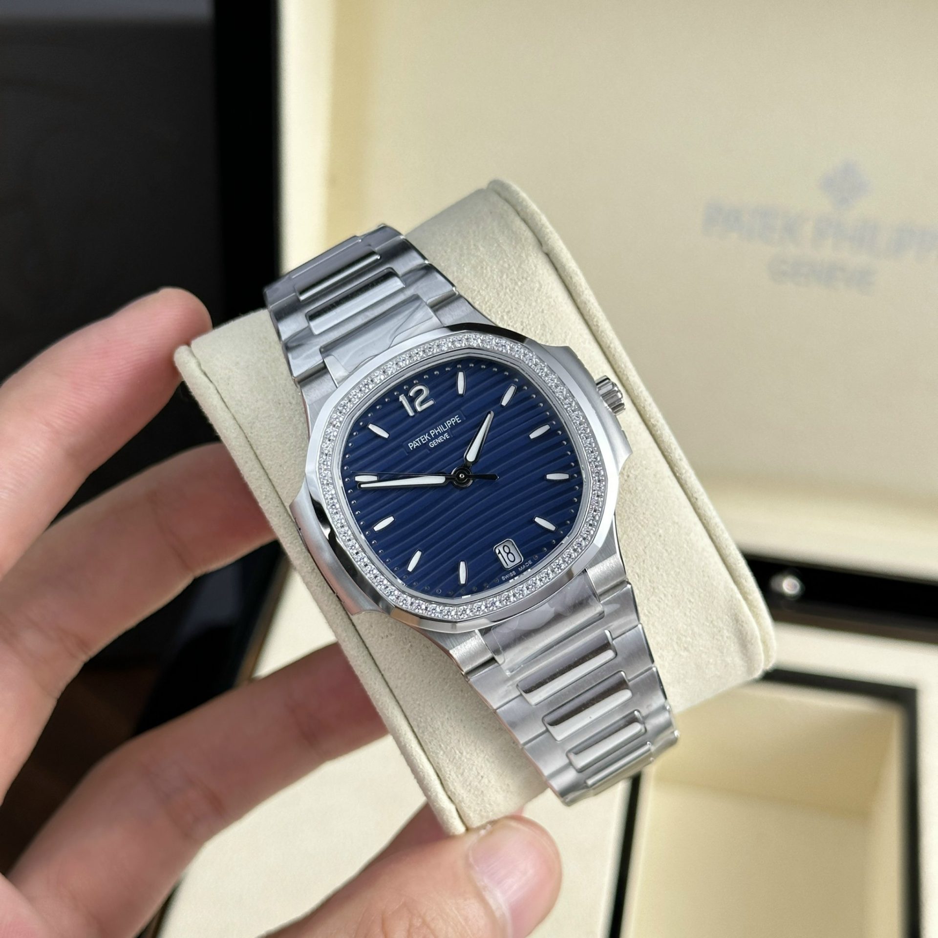 Patek Philippe Replica 1:1 Watch Nautilus 7118 Blue Dial With Stone 3K Factory 35.2mm