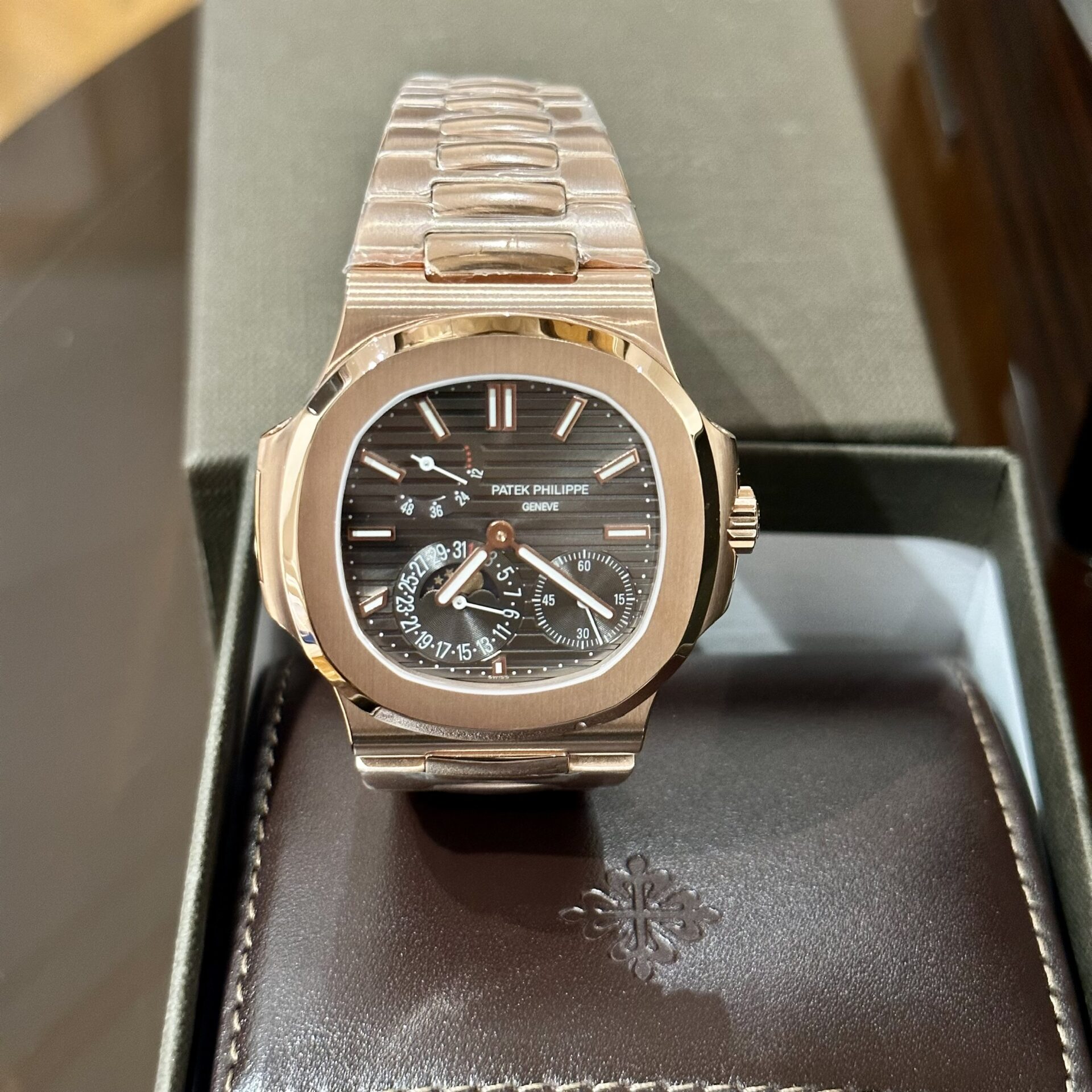 Patek Philippe Replica Watch Nautilus 5712 Rose Gold Plated Black Dial GRF 40mm