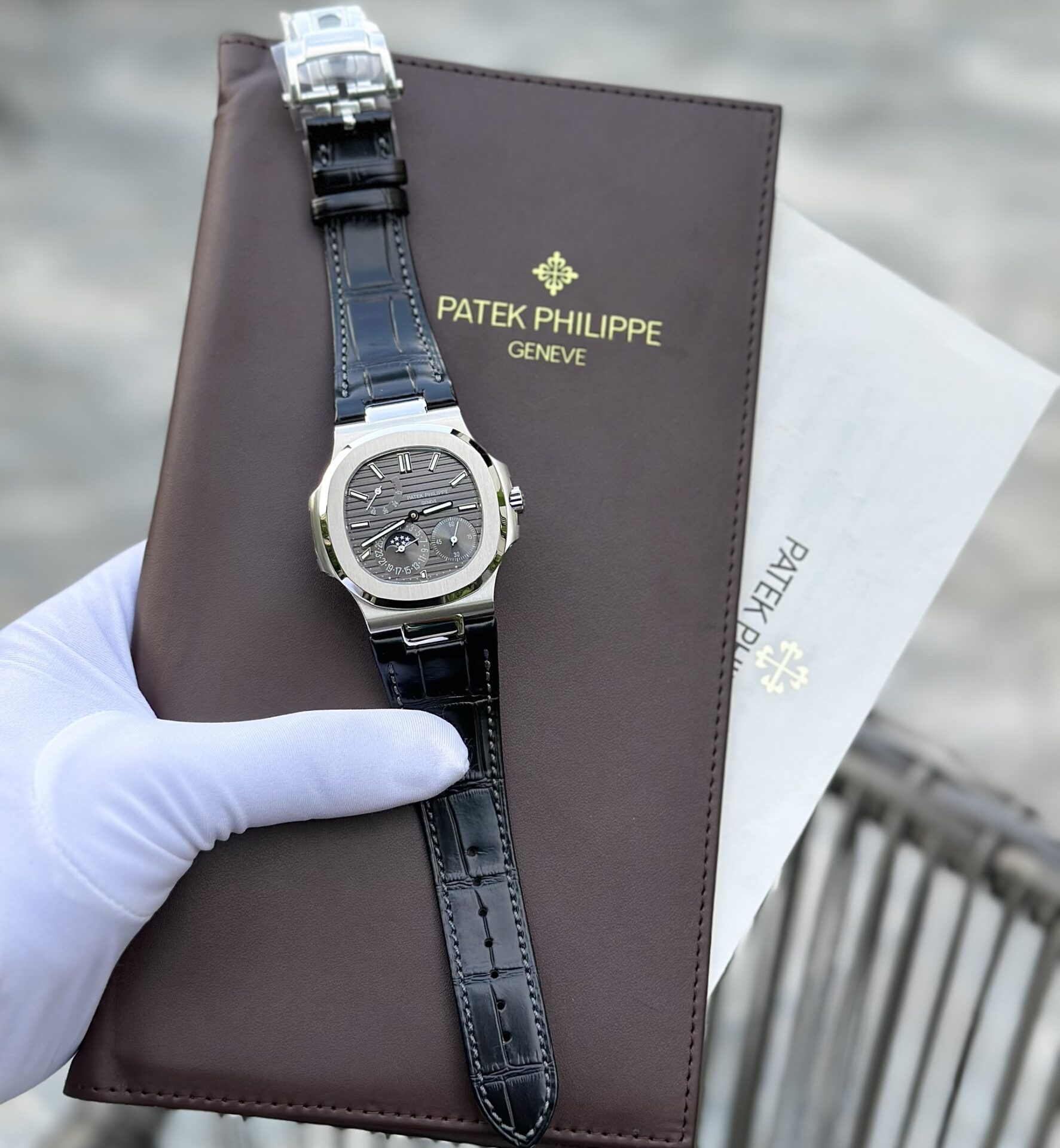 Patek Philippe Replica 1:1 Watch 5712 Gray Dial Leather Strap GRF 40mm