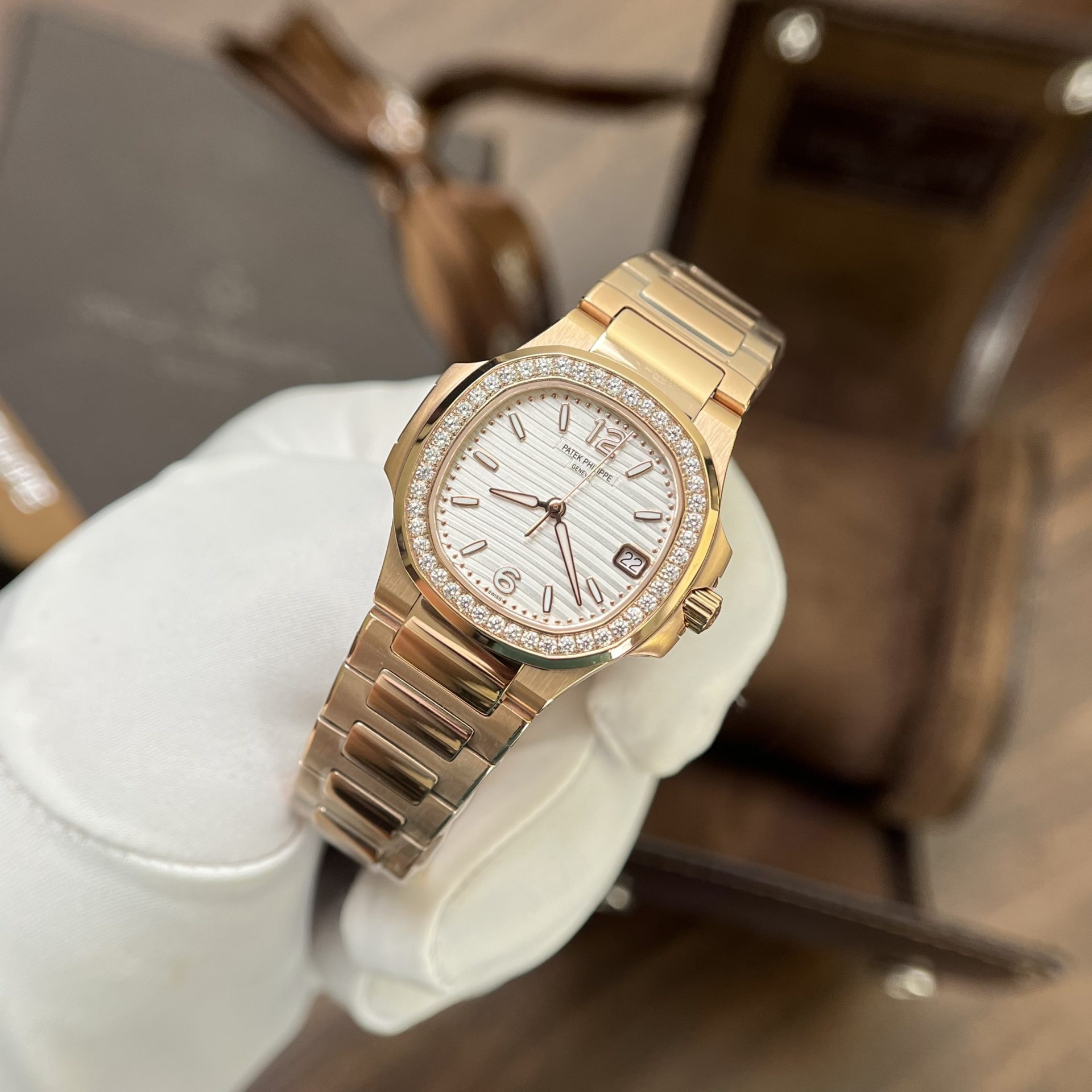 Patek Philippe Replica 11 Watch Nautilus 7010 Rose Gold With Stone Metal Strap 32mm