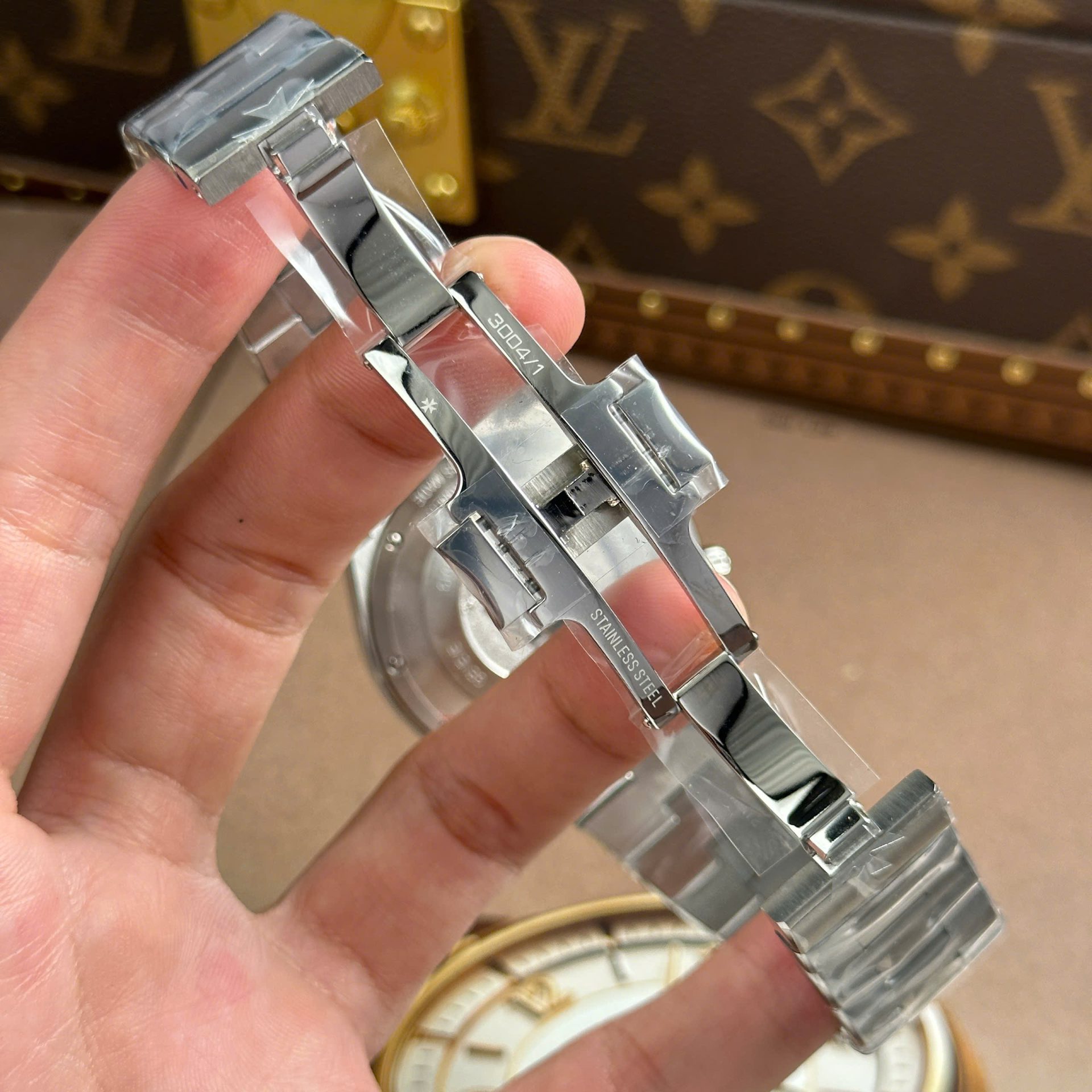 Vacheron Constantin Luxury Fake Watches Overseas Dual Time 47450 Black Dial Metal Wire 9F Factory 42mm