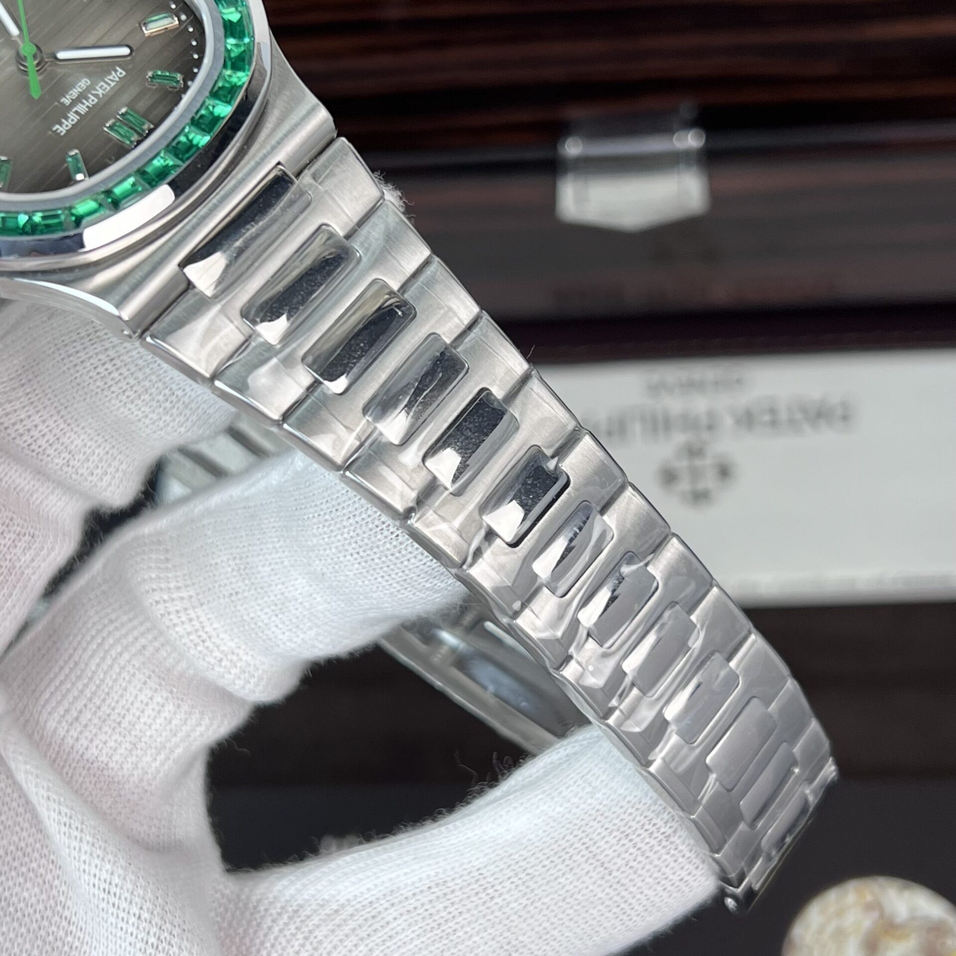 Patek Philippe Nautilus 5723 Replica 1:1 Watch Gray Dial Blue Diamond 40mm