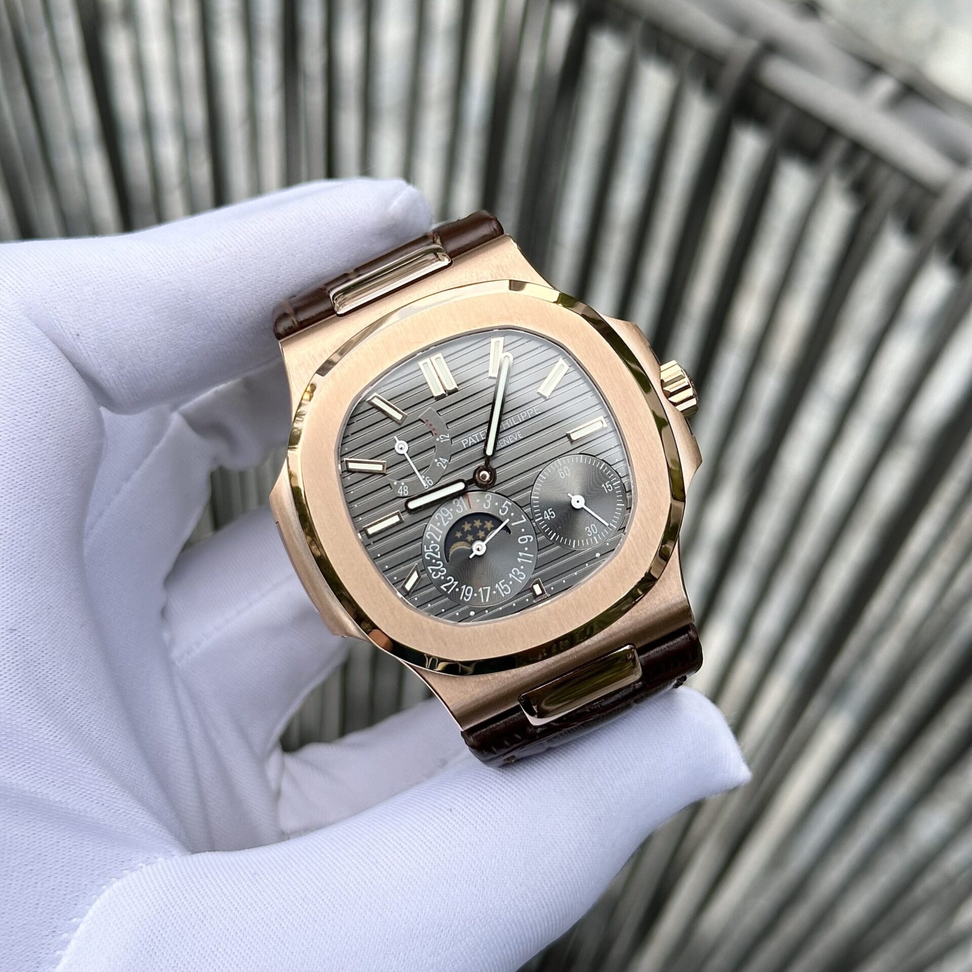Patek Philippe Nautilus 5712 Rose Gold Replica Watch Leather Strap Factory GR 40mm