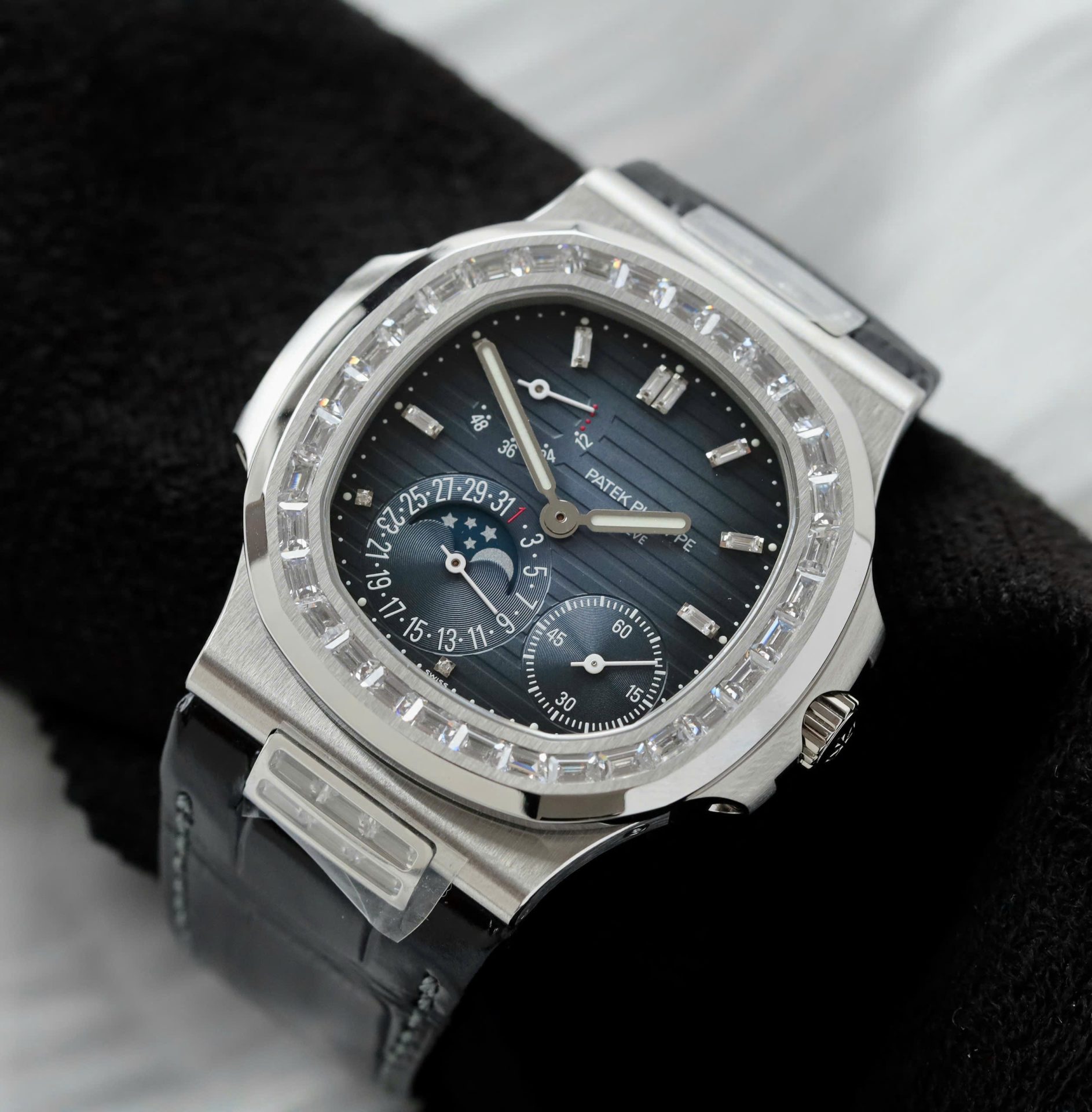 Patek Philippe Nautilus 5724R Replica Watches Blue Dial Full Function PPF FActory 40mm