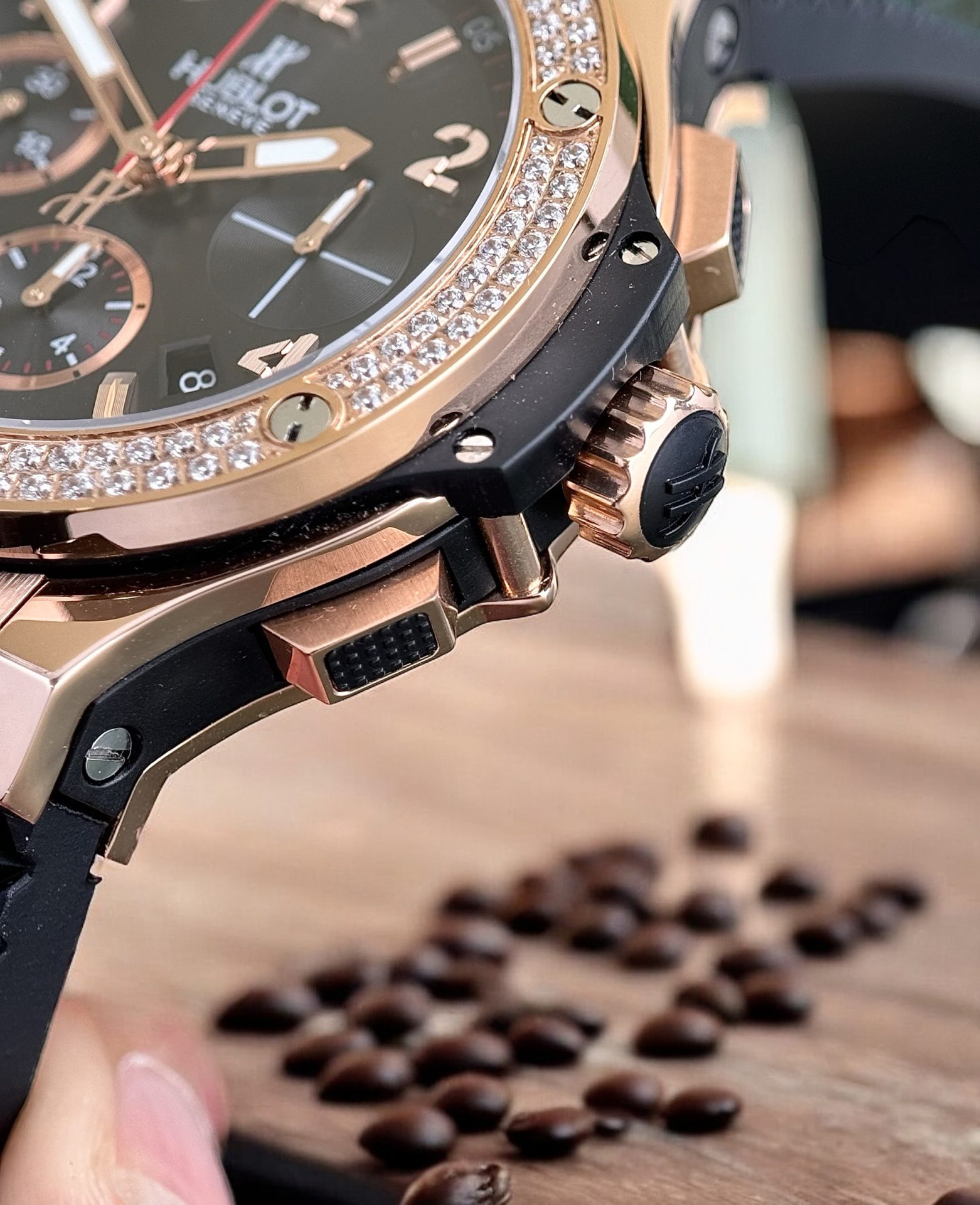 Hublot Replica 1:1 Watch Stone Bezel Big Bang Chronograph King Gold 44mm