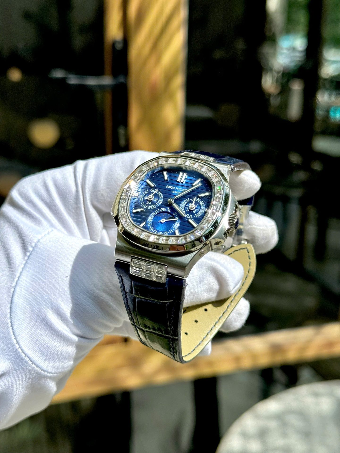 Patek Philippe High End Watch Replicas Nautilus 5740G Diamond   Blue Dial Best Quality 40mm