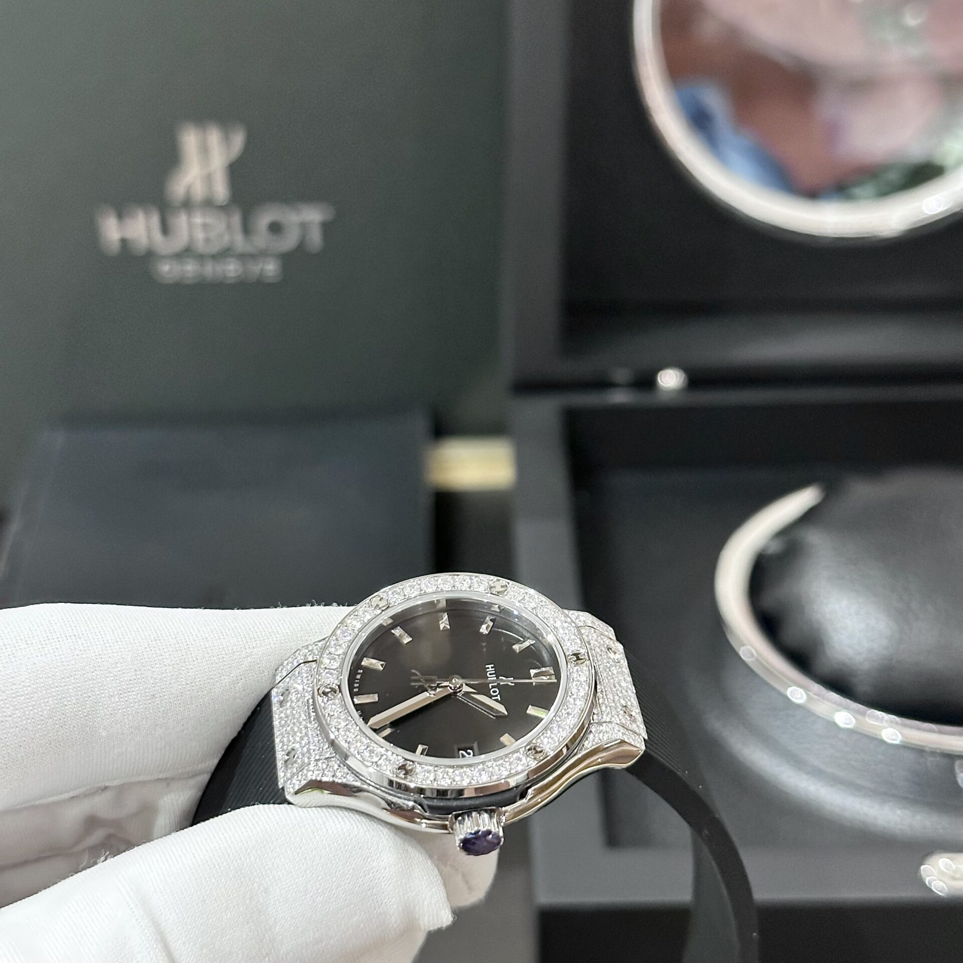Hublot Replica 11 Watch Classic Fusion Women s With Moissanite Diamond Case 33mm
