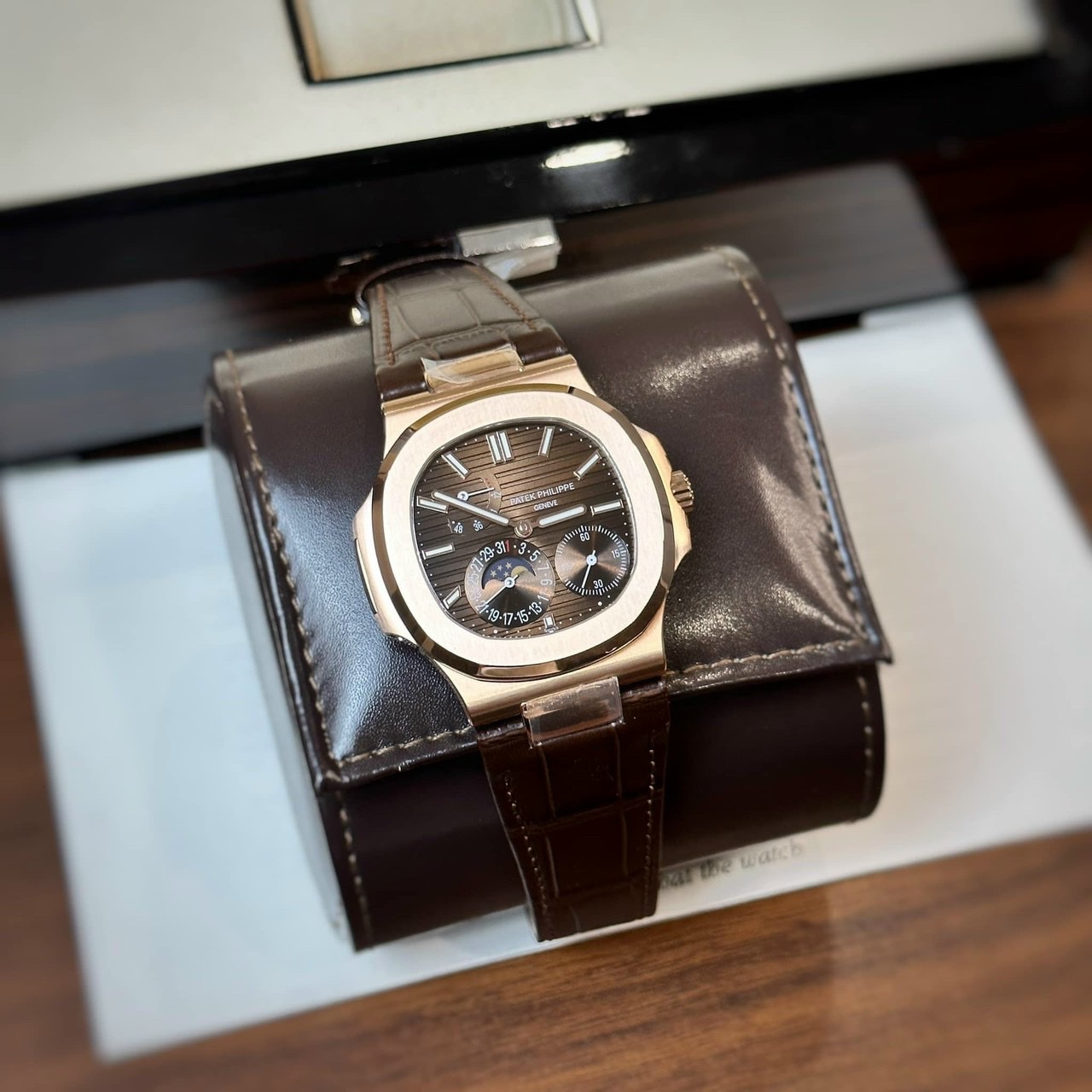 Patek Philippe Replica 1:1 Watch Nautilus 5712 Chocolate Dial Leather Strap GR Factory 40mm