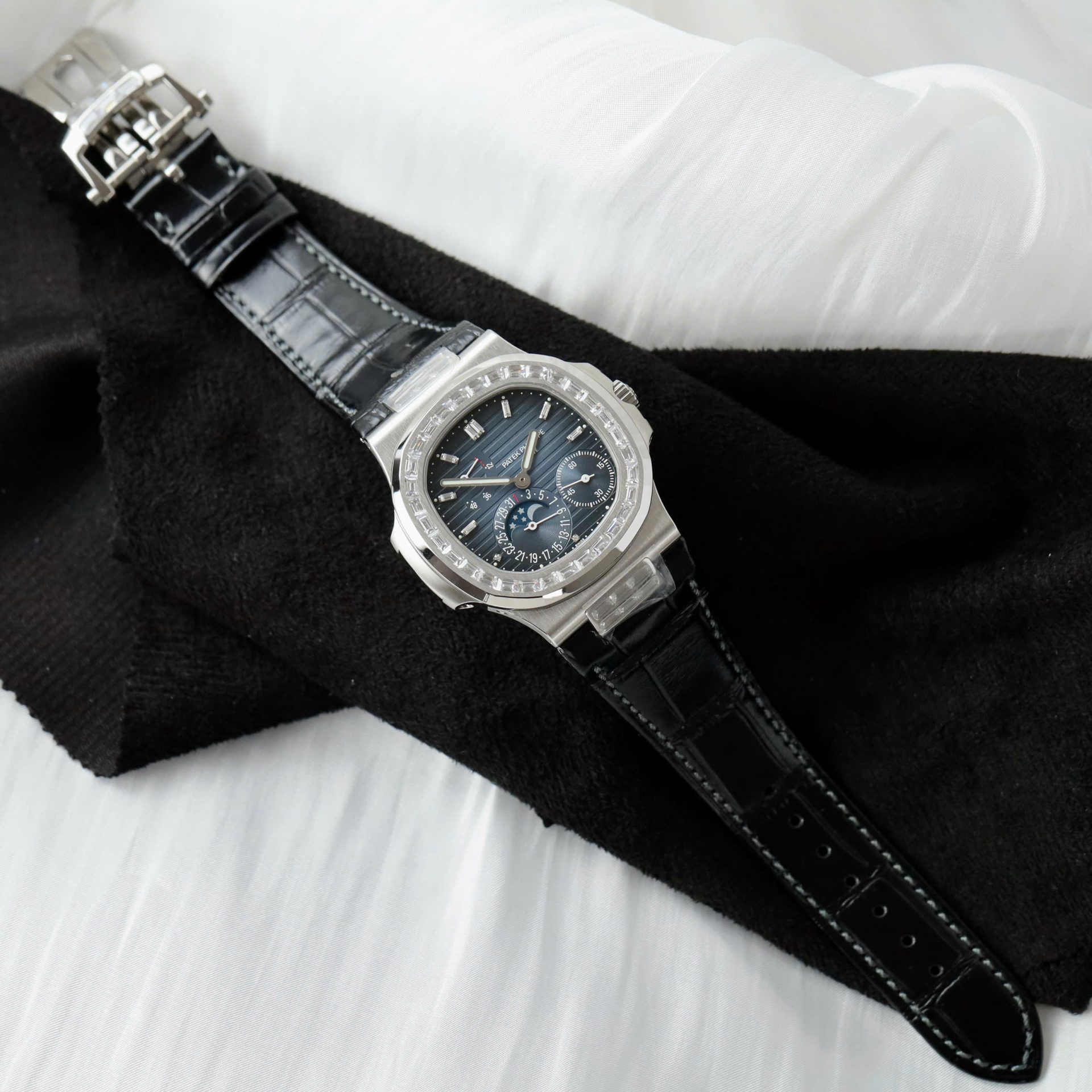 Patek Philippe Nautilus 5724R Replica Watches Blue Dial Full Function PPF FActory 40mm