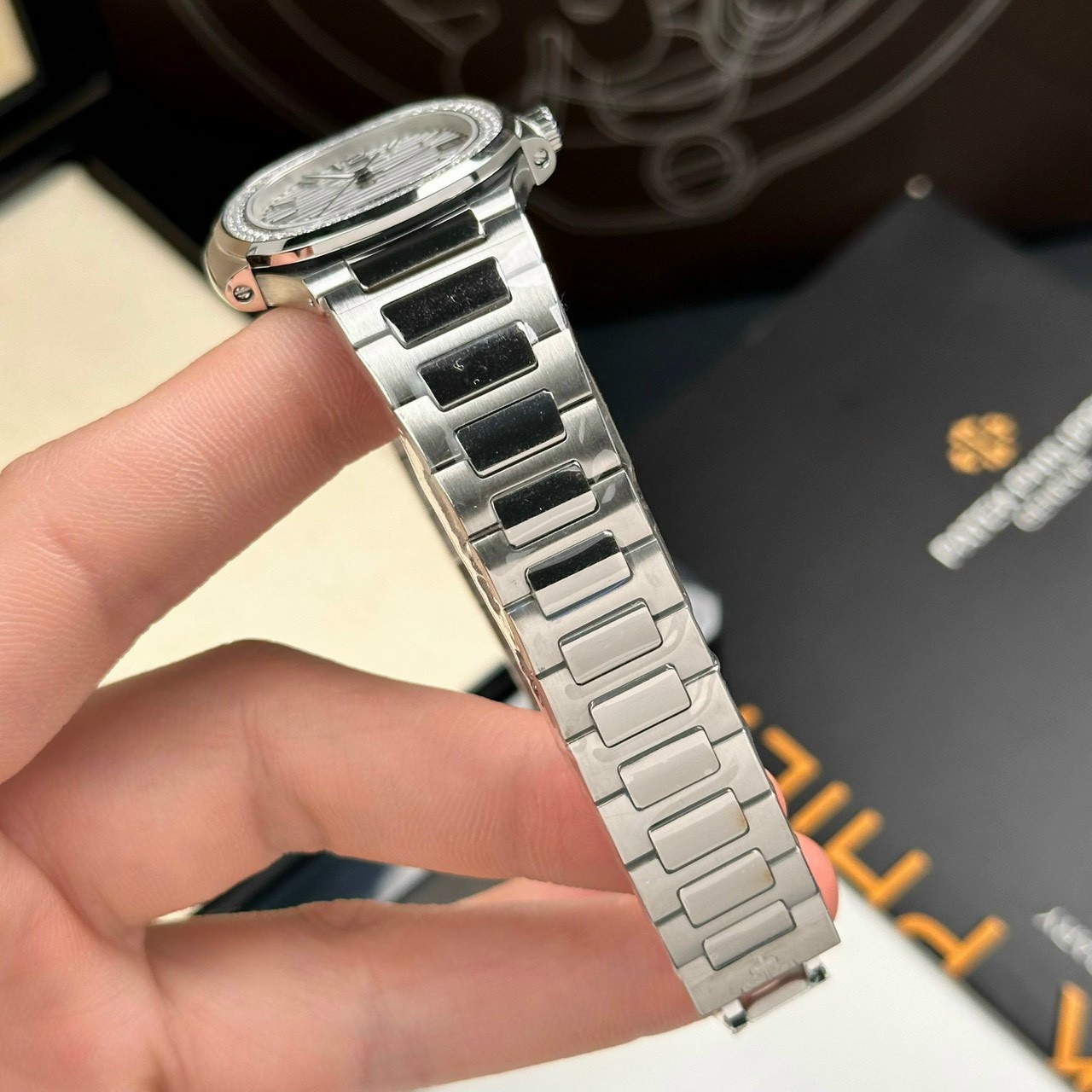 Patek Philippe Replica 1:1 Watch Nautilus 7010 Highest Quality for Women 32mm