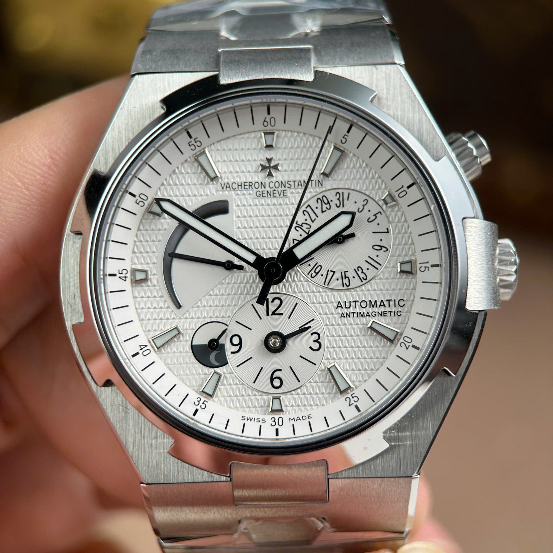 Vacheron Constantin Luxury Imitation Watches Overseas Dual Time 47450 White Dial Metal Wire 9F Factory 42mm