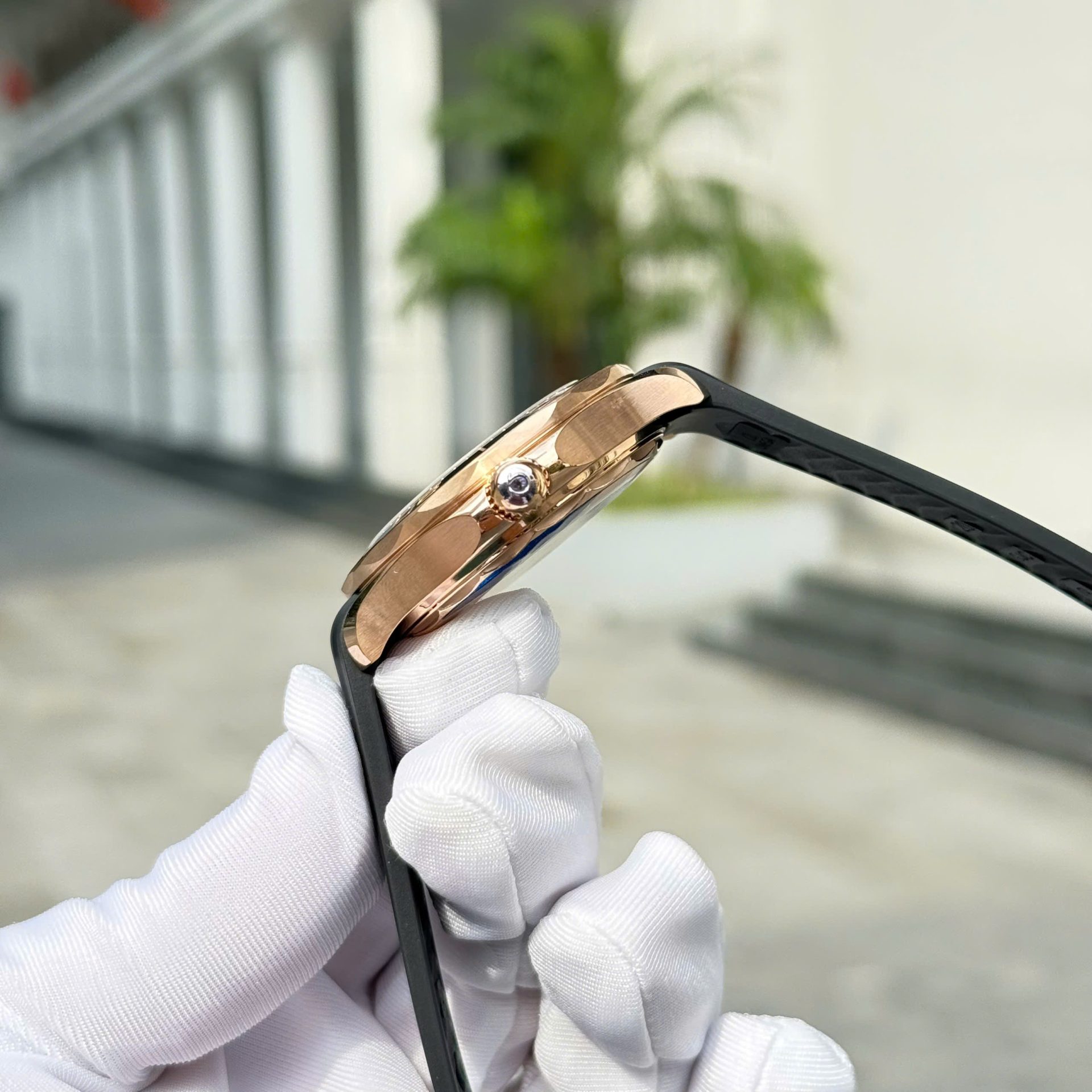 Omega High End Watch Replicas Seamaster Diver 300M Sedna™ Black Rubber Strap VS Factory 42mm