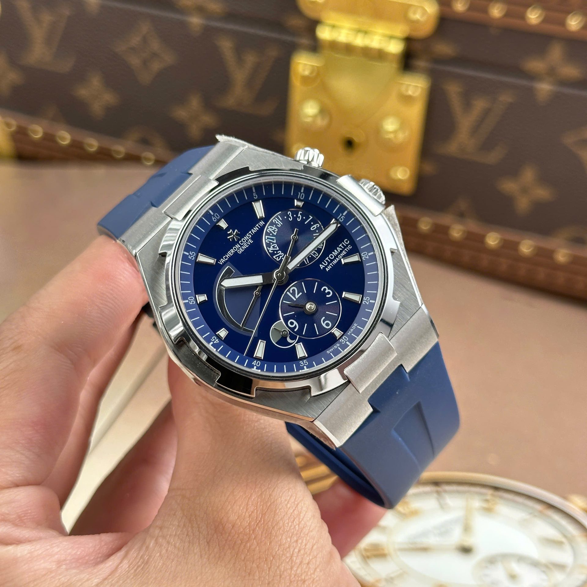 Vacheron Constantin Overseas Dual Time 47450 Replica Watches Blue Dial Rubber Strap 9F Factory 42mm