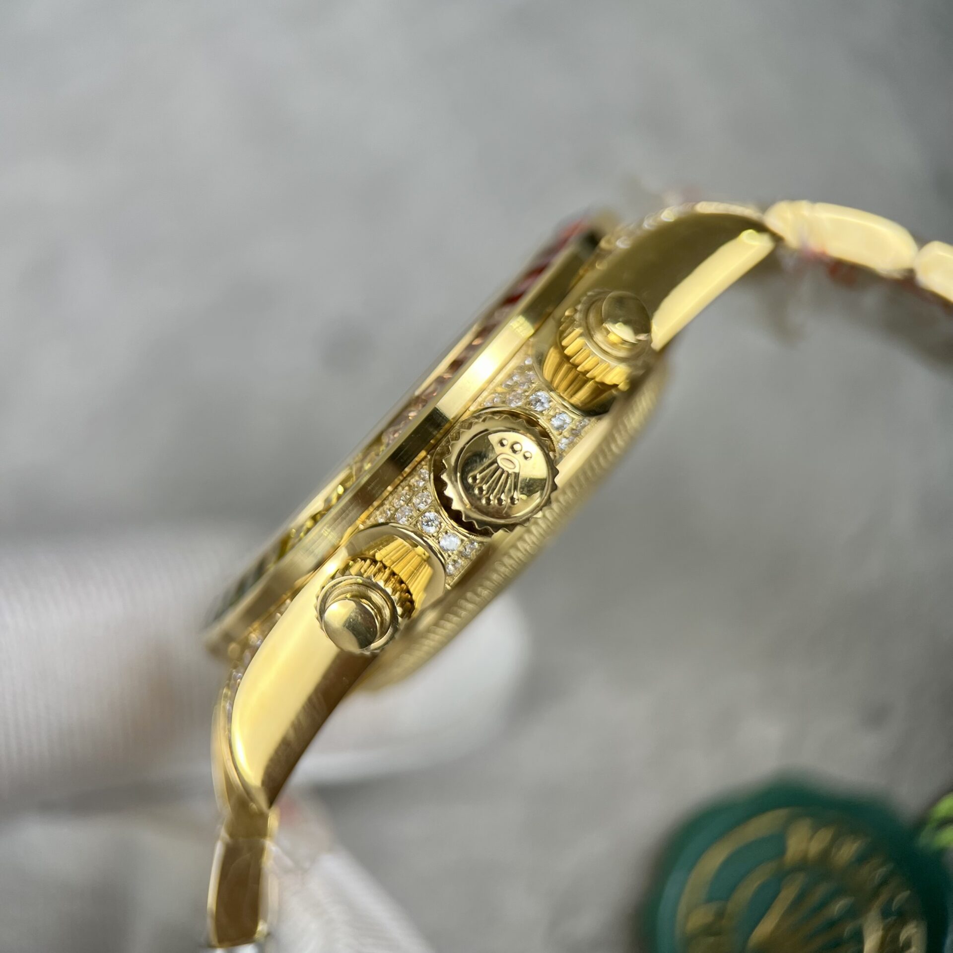 Rolex Replica 1:1 Watch Daytona Rainbow Yellow Gold Plated With Stone 40mm
