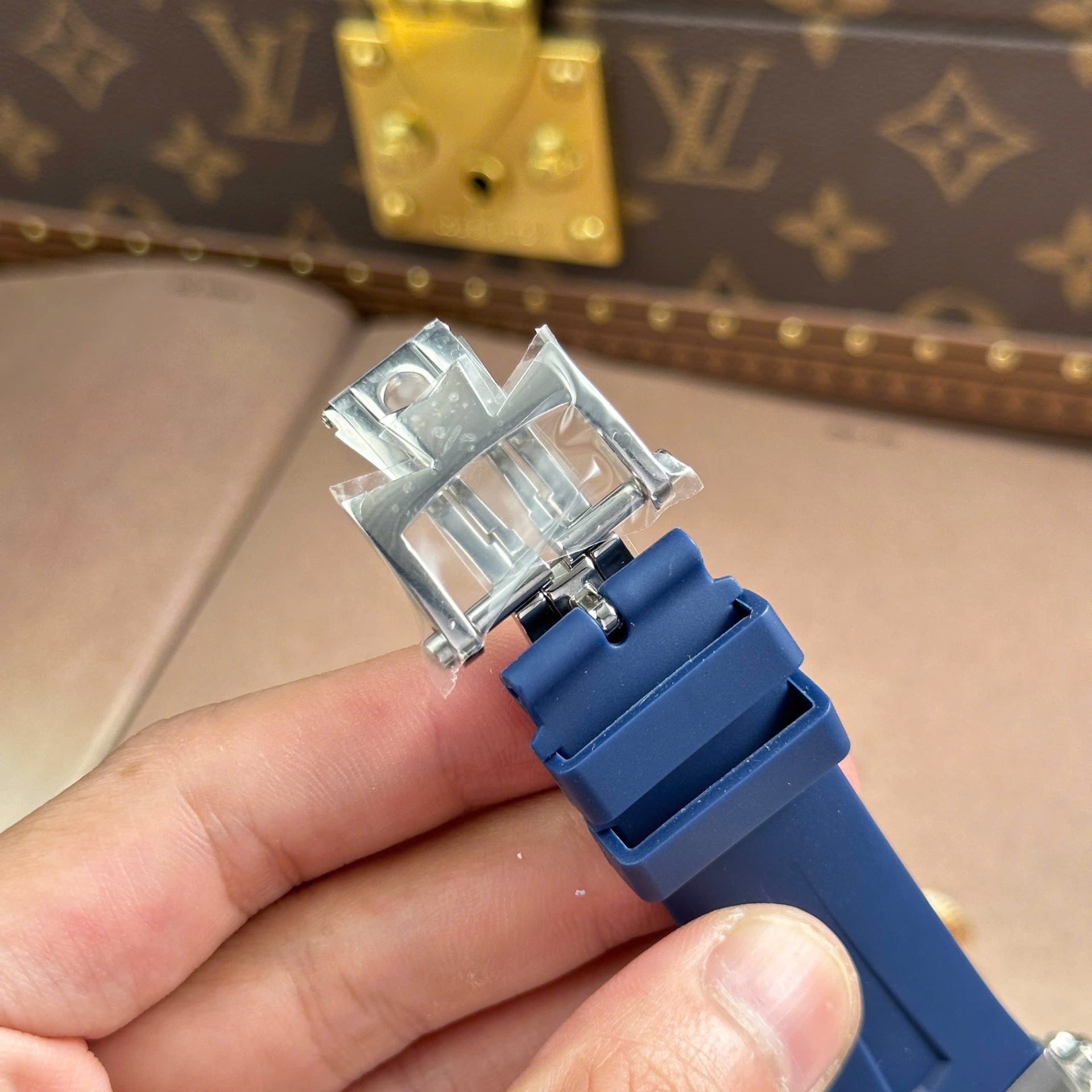 Vacheron Constantin Overseas Dual Time 47450 Replica Watches Blue Dial Rubber Strap 9F Factory 42mm