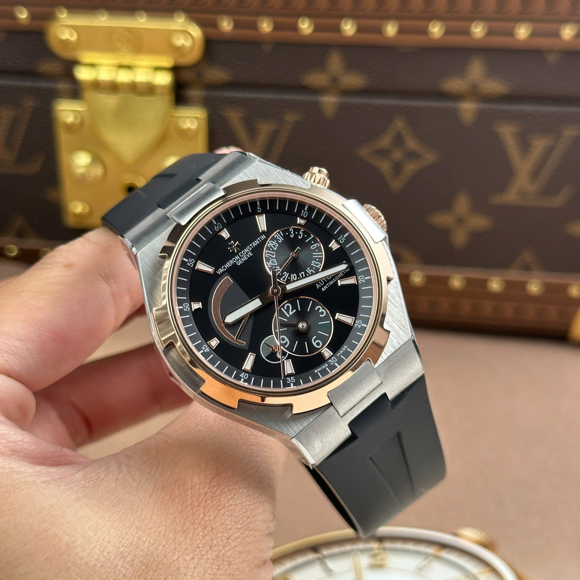 Vacheron Constantin Overseas Dual Time 47450 Demi Rose Gold Good Imitation Watches Black Dial 9F Factory 42mm