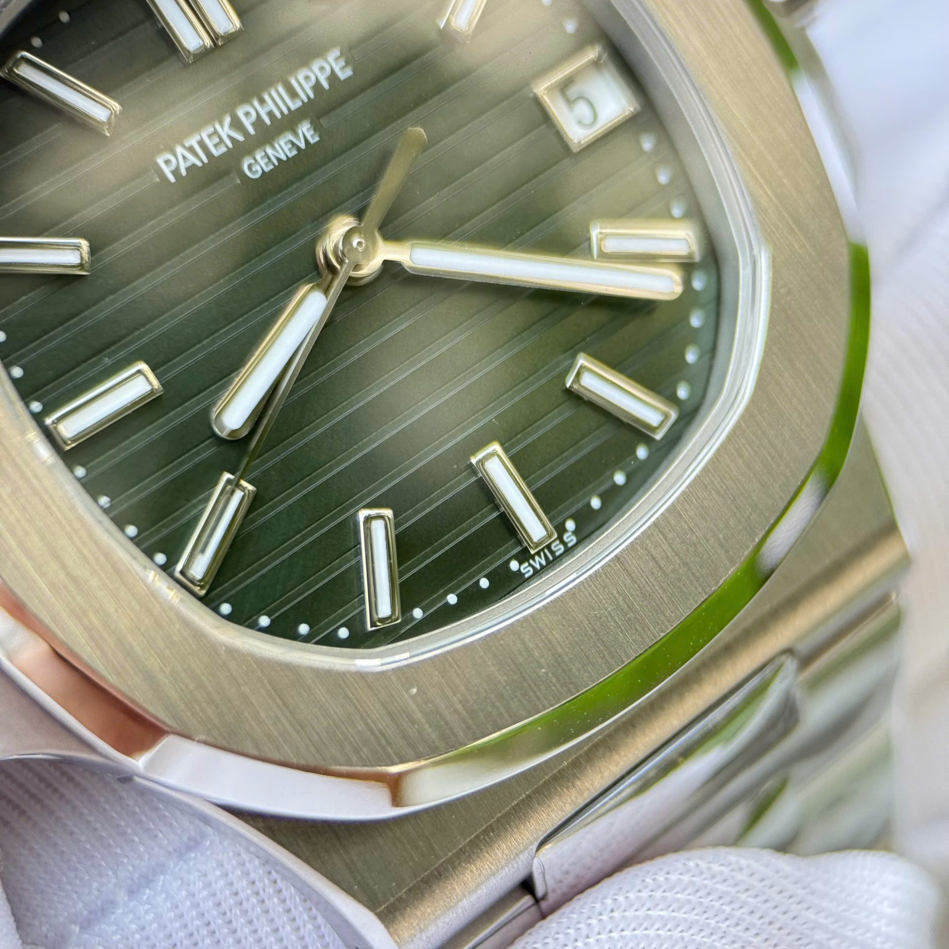 Patek Philippe Nautilus 5711 Clone Watches Green Dial Metal Wire Custom BBF Factory 40mm