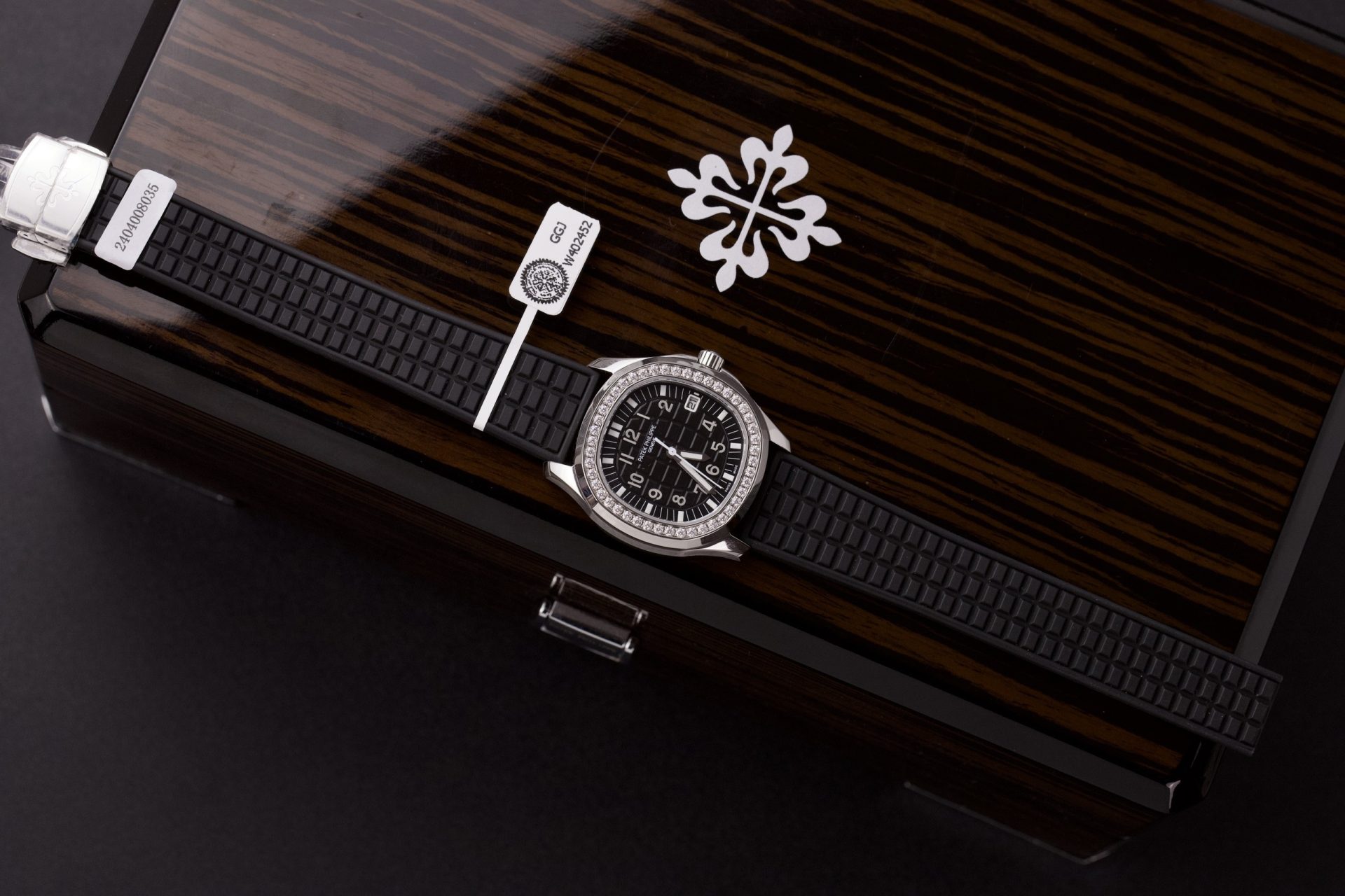 Patek Philippe Rep 11 Watch Aquanaut 5067 Diamonds benzene moissanite Black Dial 35.6 mm
