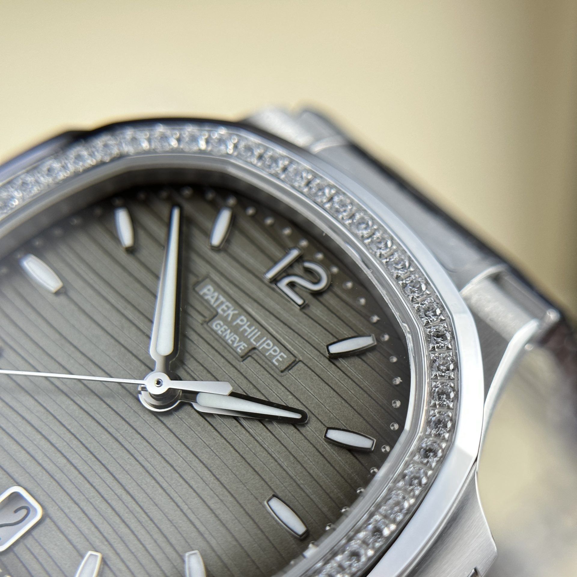 Patek Philippe Replica 1:1 Watch Nautilus 7118 Women s With Stone Gray Dial Factory 3K 35.2mm