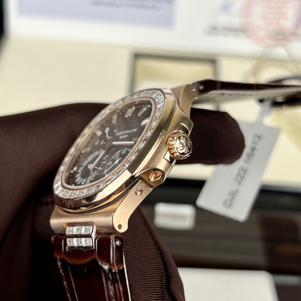 Patek Philippe Replica Watch Nautilus 5724 Gold-Wrapped With Moissanite Diamond ZF Factory 40mm
