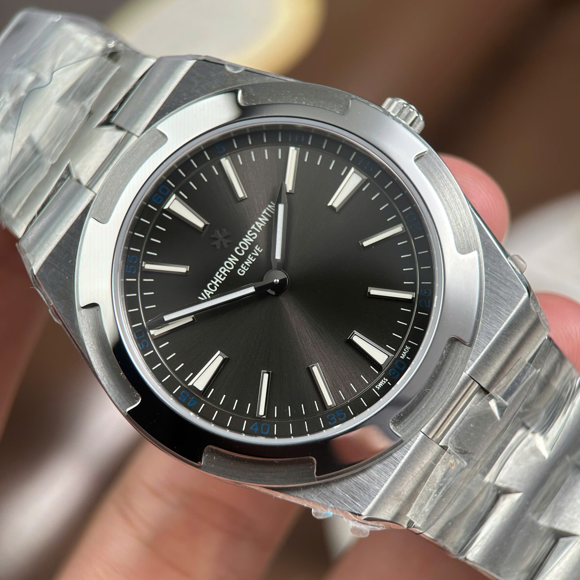 Vacheron Constantin Overseas Ultra-Thin 2000V Imitation Watches Gray Dial Metal Wire 8F Factory 40mm