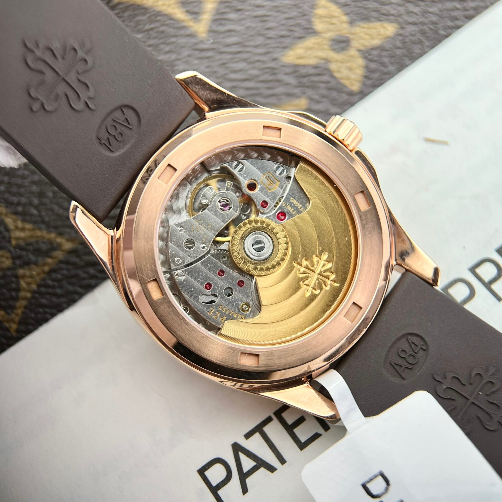 Patek Philippe Replica 1:1 Watch Aquanaut 5062 Gold Wrapped Moissanite Diamond 35.6mm