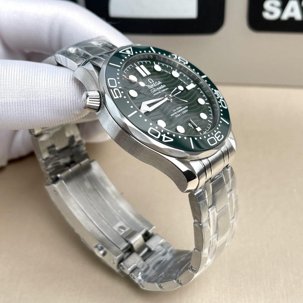 Omega Replica 11 Watch Seamaster Green Face Diver 300M Factory VS 42mm