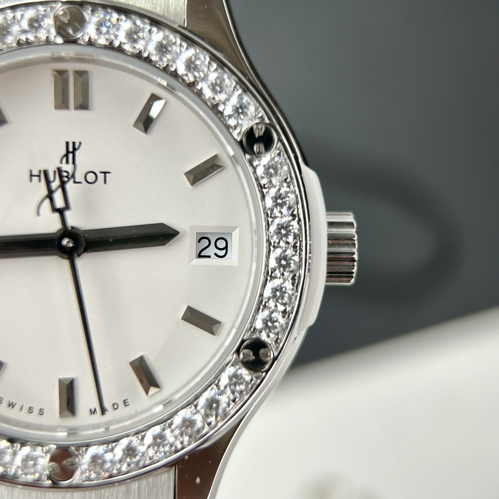 Hublot Replica Watch Women s White Rubber Strap With Moissanite Diamonds 33mm